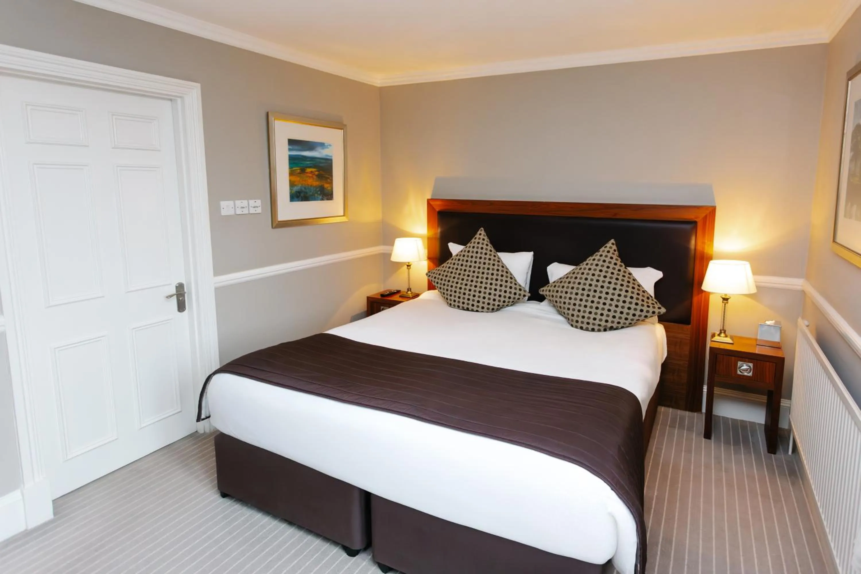 Bed in Hatton Court Hotel