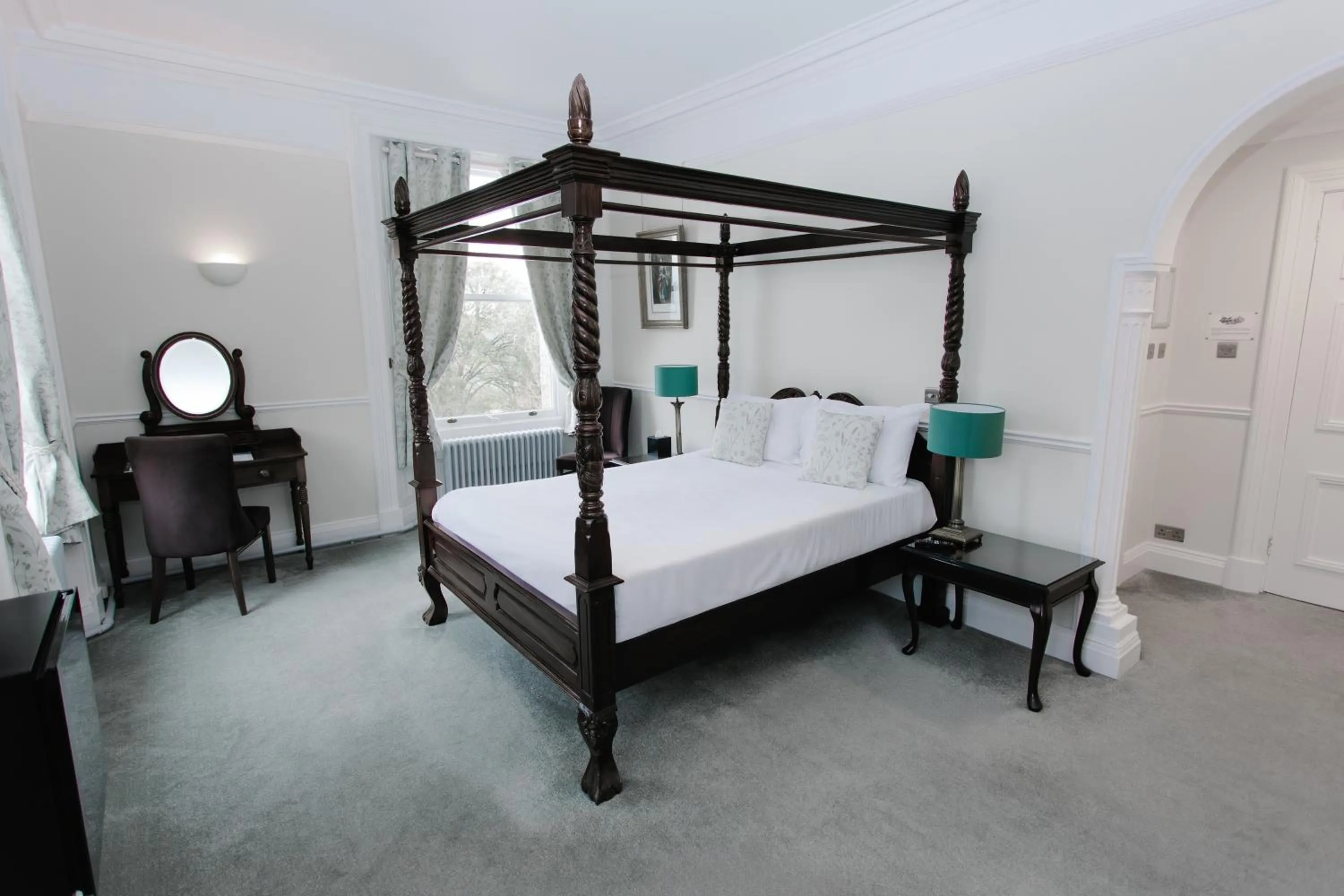 Bed in Hatton Court Hotel