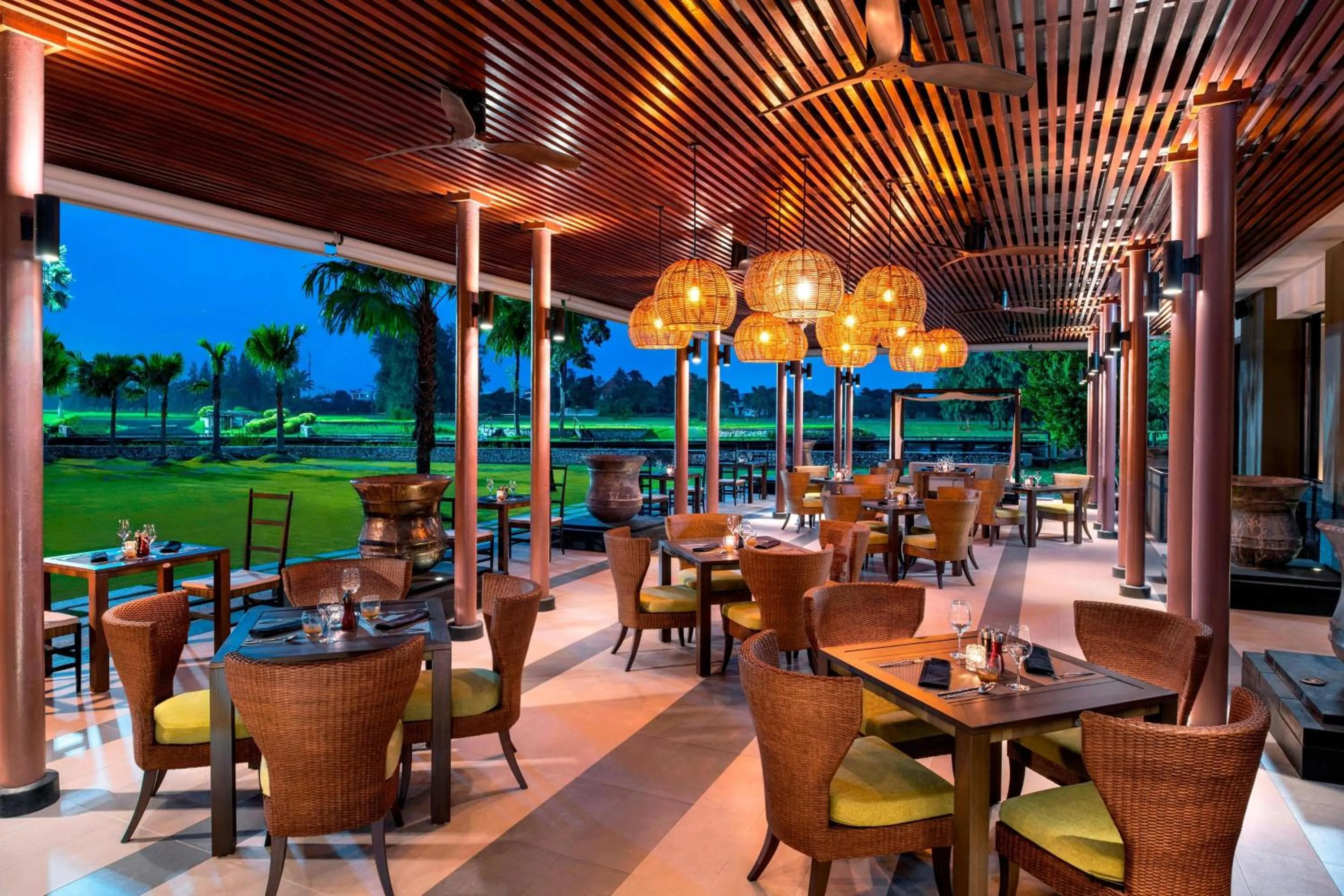 Restaurant/places to eat in Le Meridien Suvarnabhumi, Bangkok Golf Resort and Spa