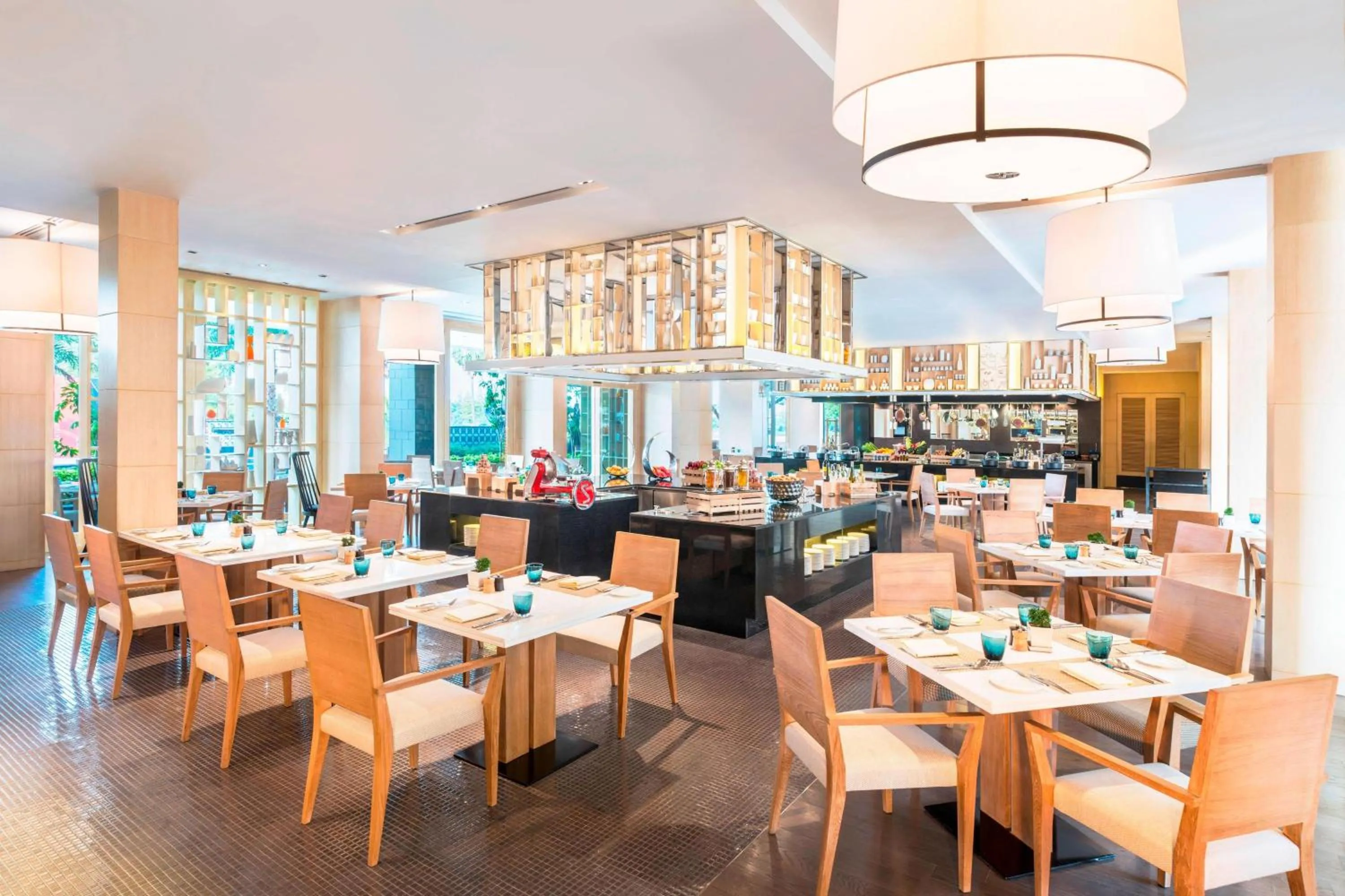 Restaurant/places to eat in Le Meridien Suvarnabhumi, Bangkok Golf Resort and Spa