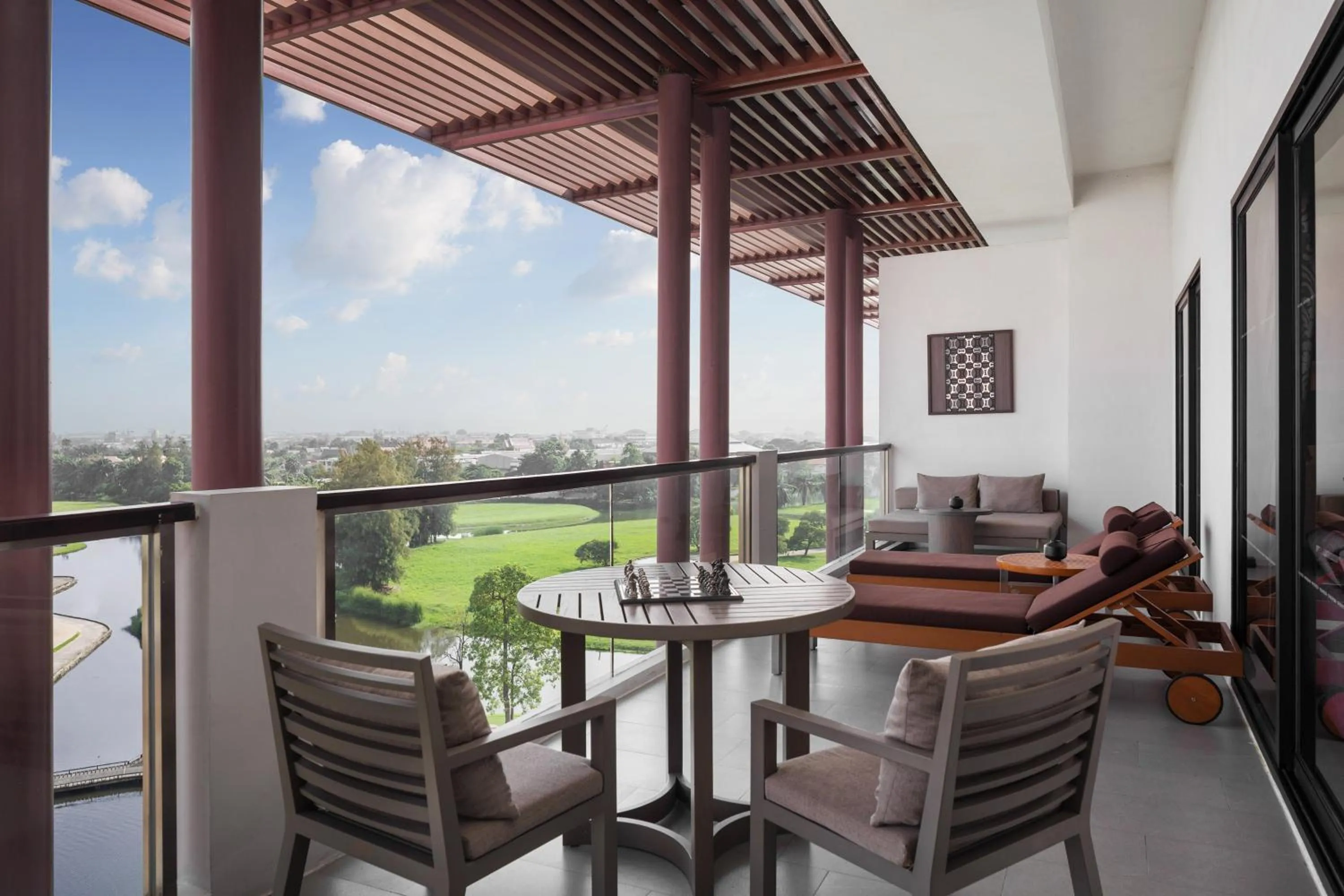 Photo of the whole room in Le Meridien Suvarnabhumi, Bangkok Golf Resort and Spa