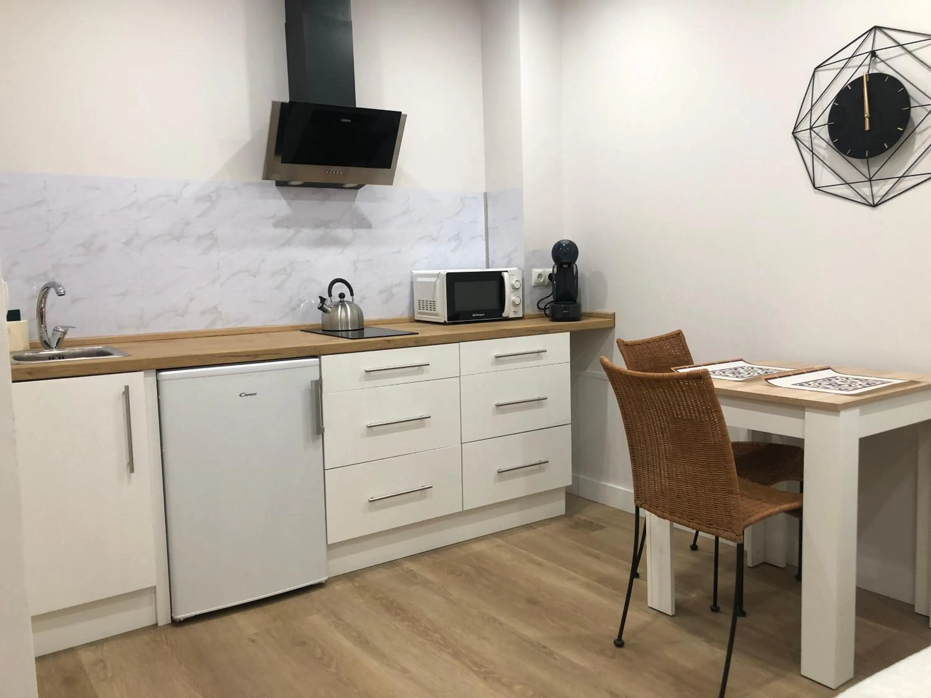 Kitchen or kitchenette in URBAN STUDIO parking gratuito cercano