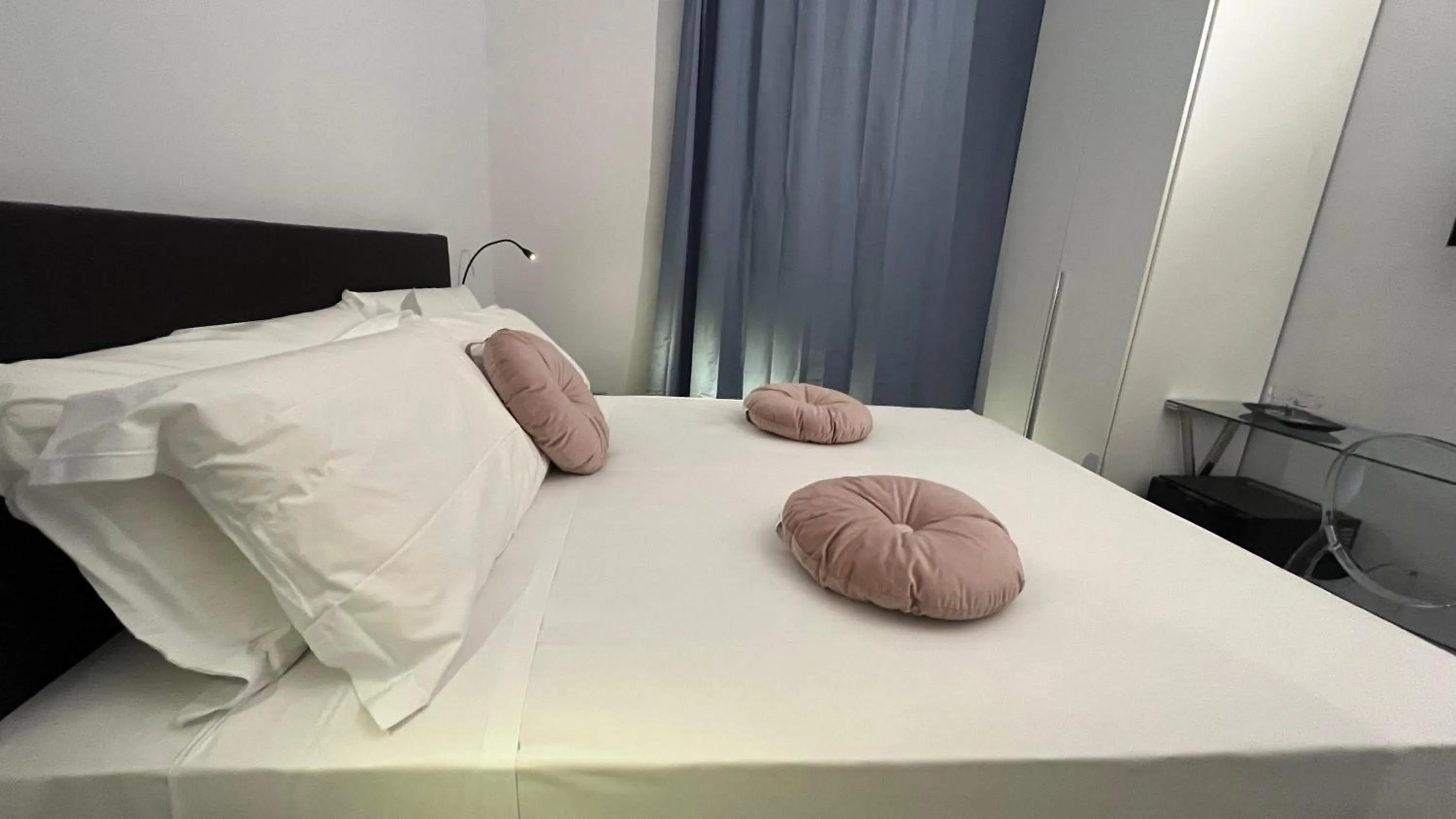 Bedroom, Bed in Cloud 9 Hotel