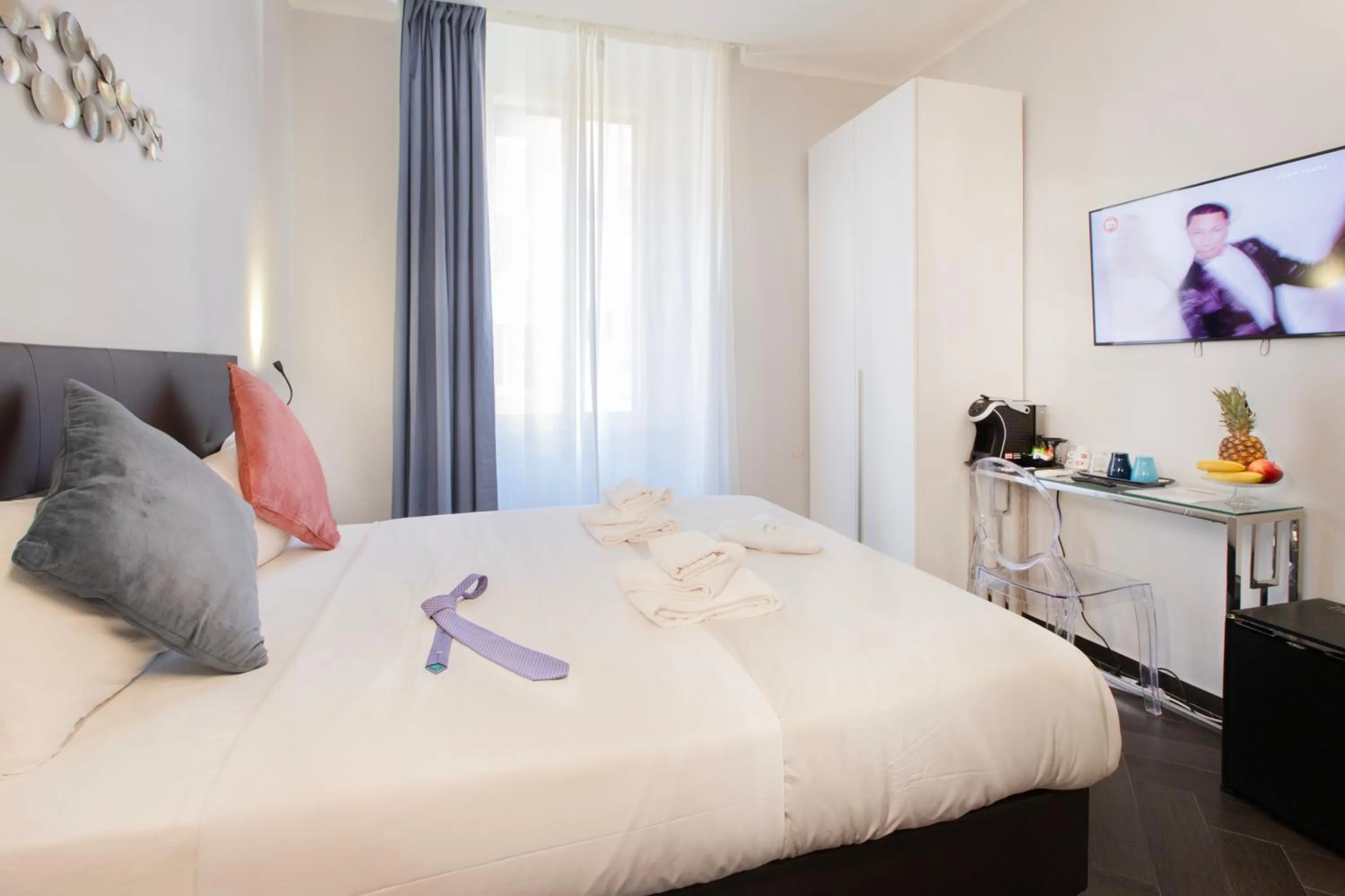 Bedroom, Bed in Cloud 9 Hotel