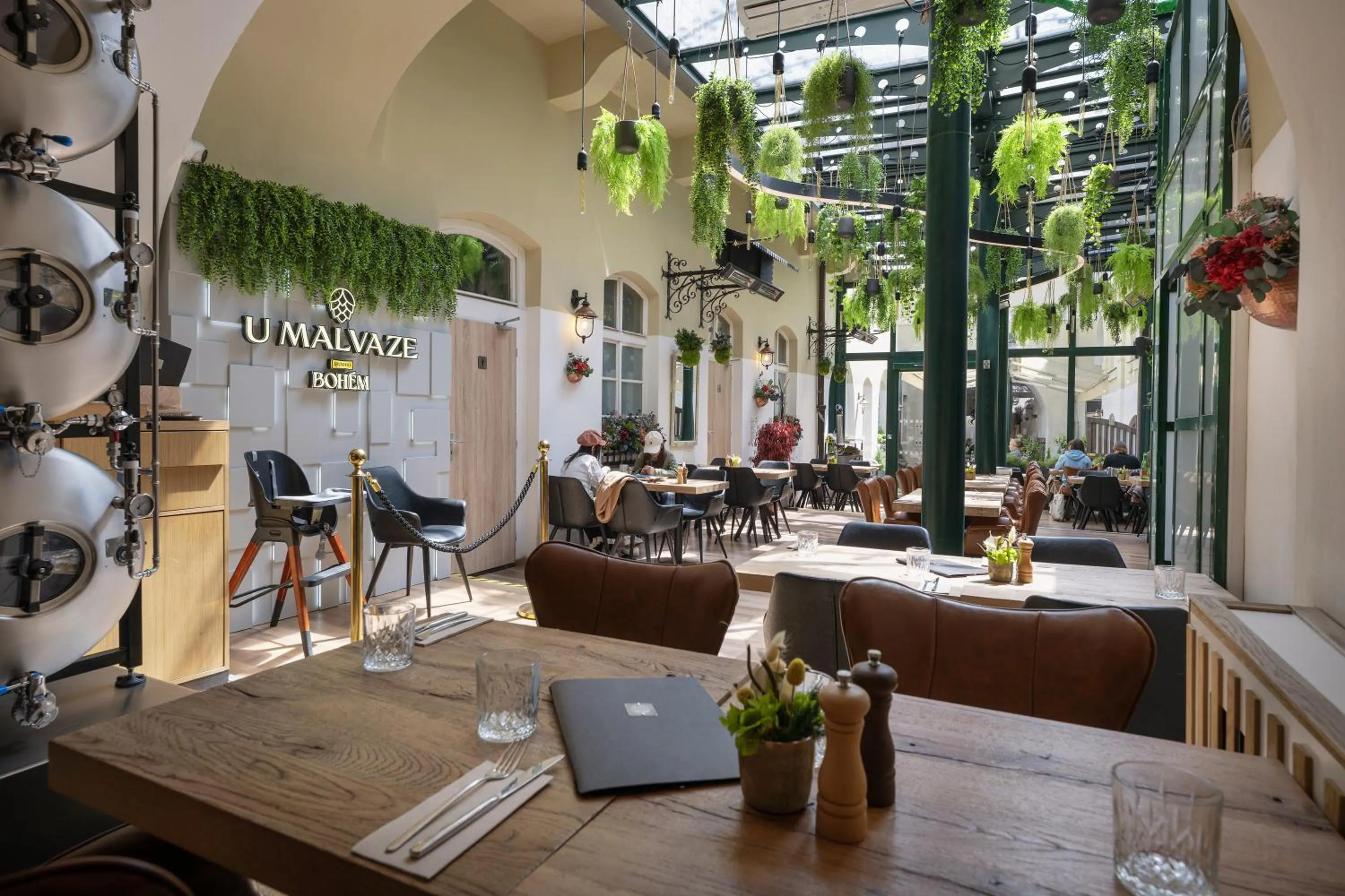 Restaurant/places to eat in Little King Hotel U Malvaze