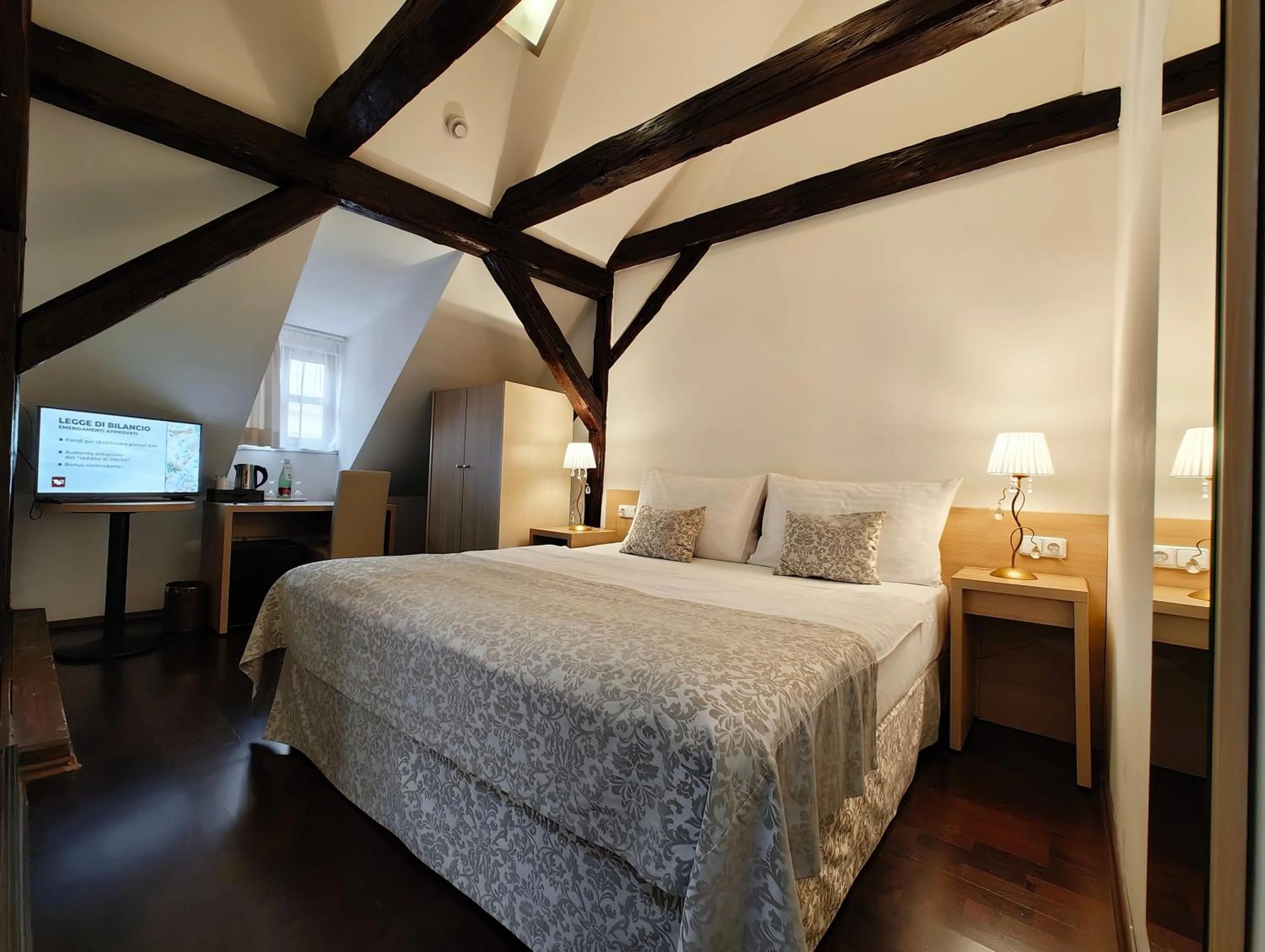 Bed in Little King Hotel U Malvaze