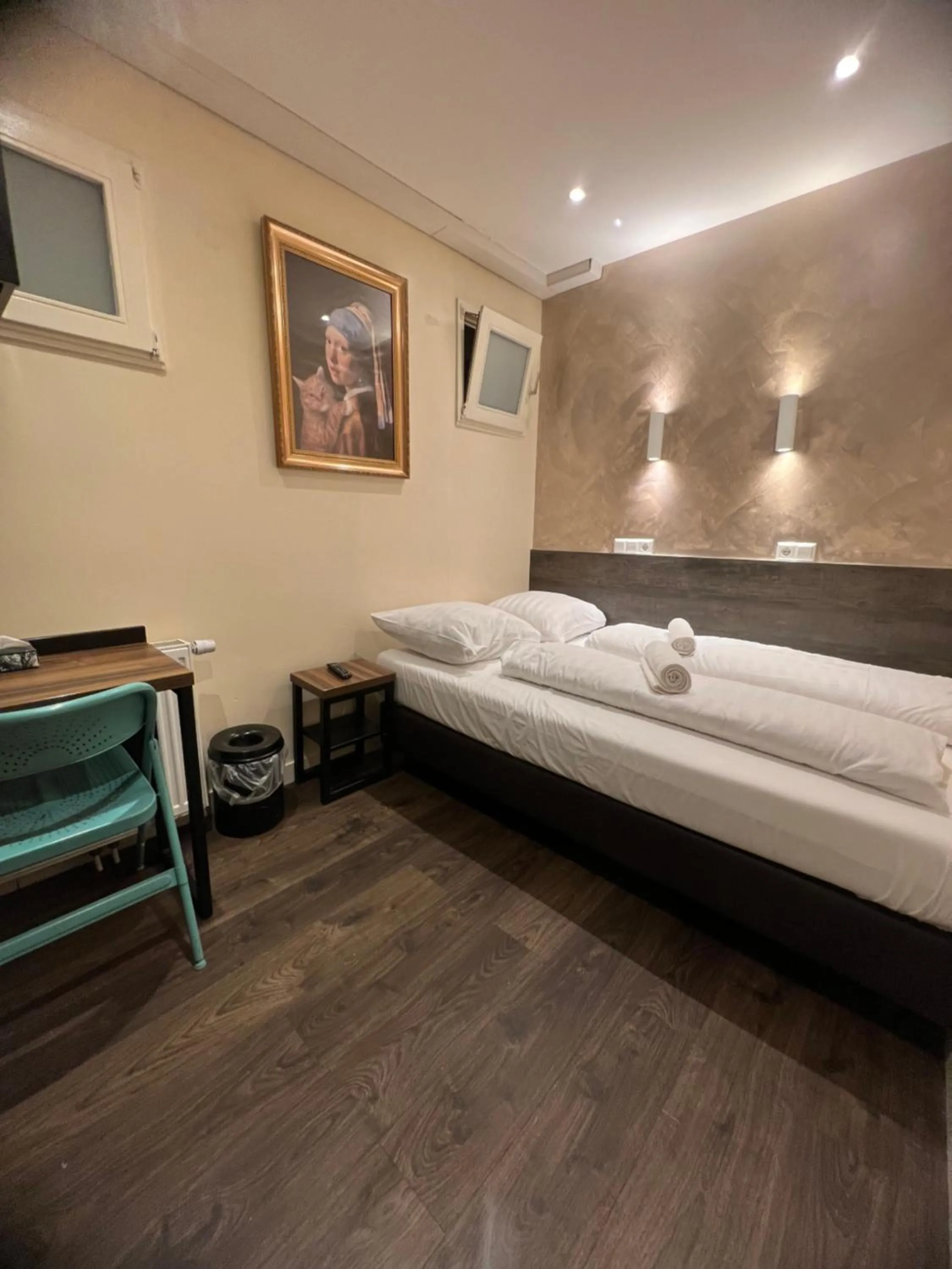 Bed in Orange Tulip Hotel