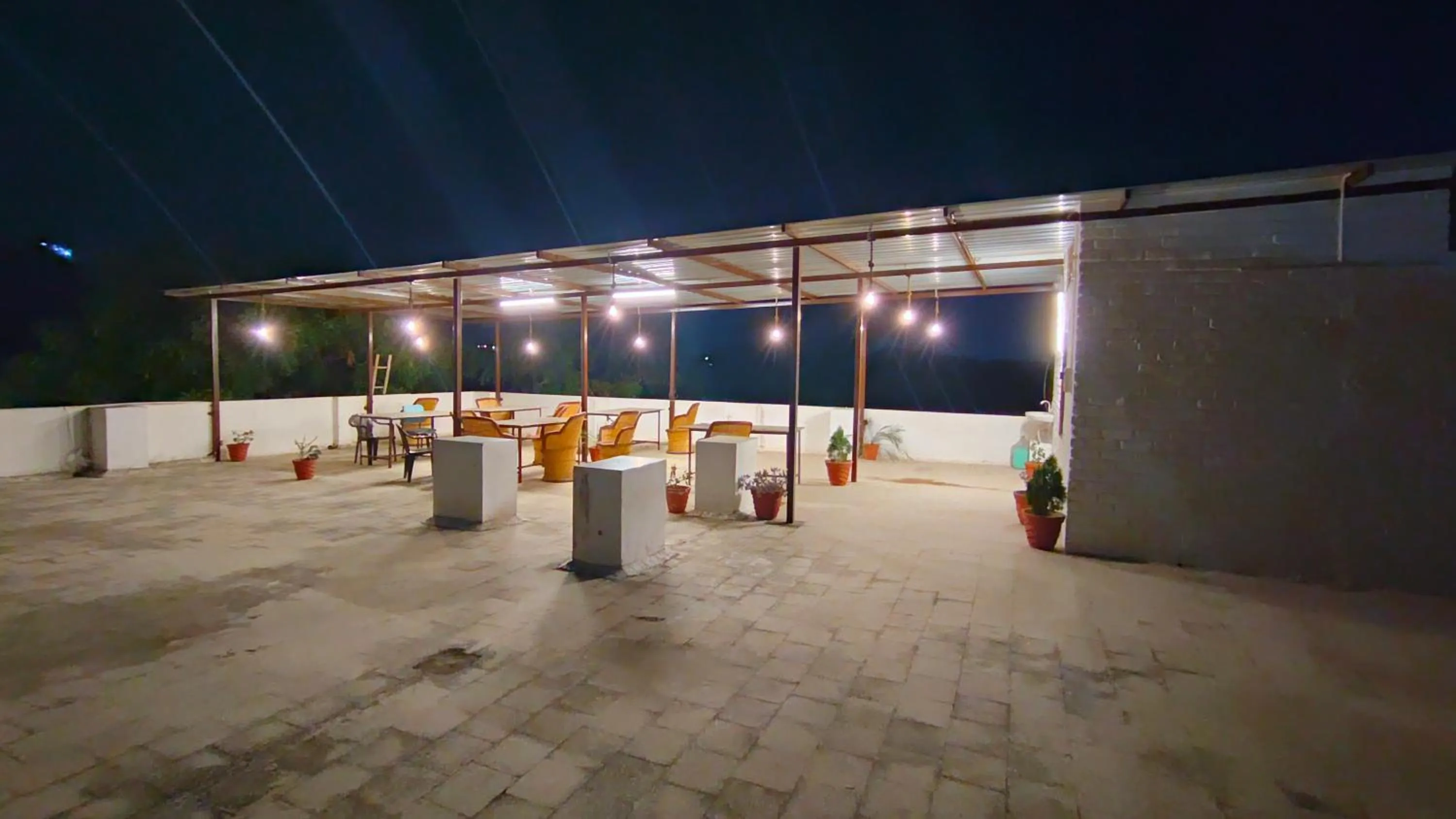 Restaurant/places to eat in Hotel Grand Vijay