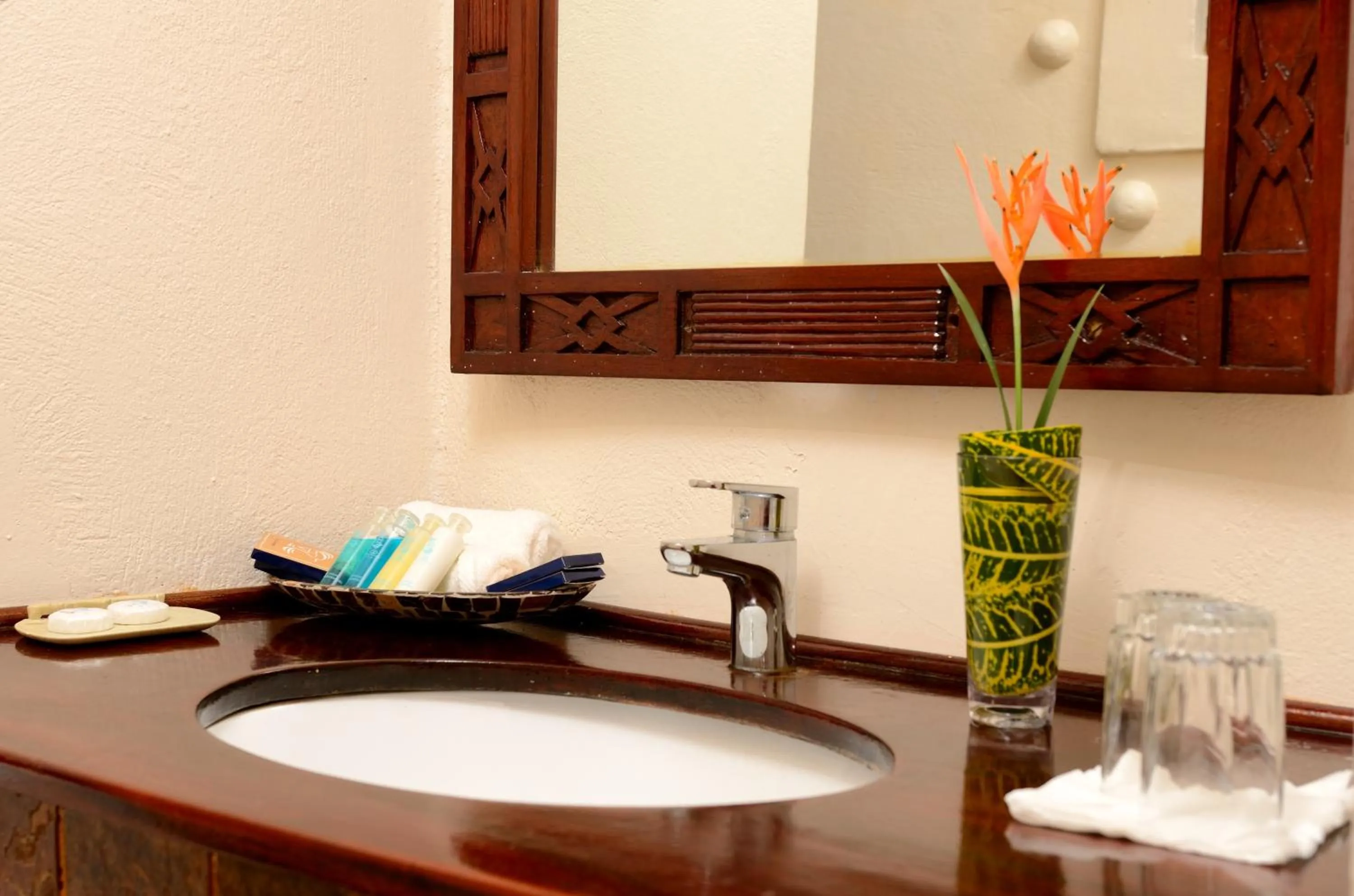 Shower in Ocean Paradise Resort & Spa