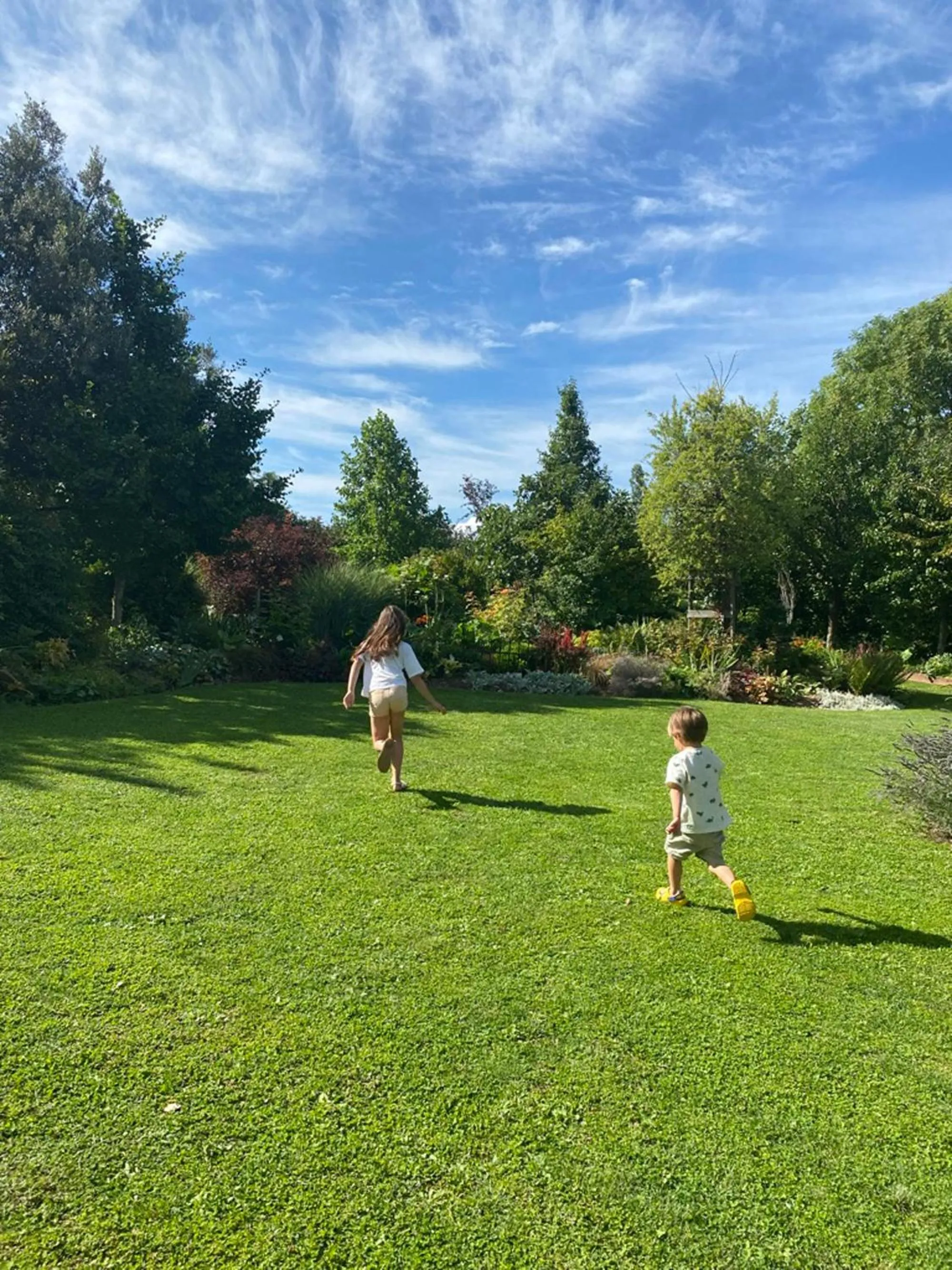 Garden view in L'école des garçons