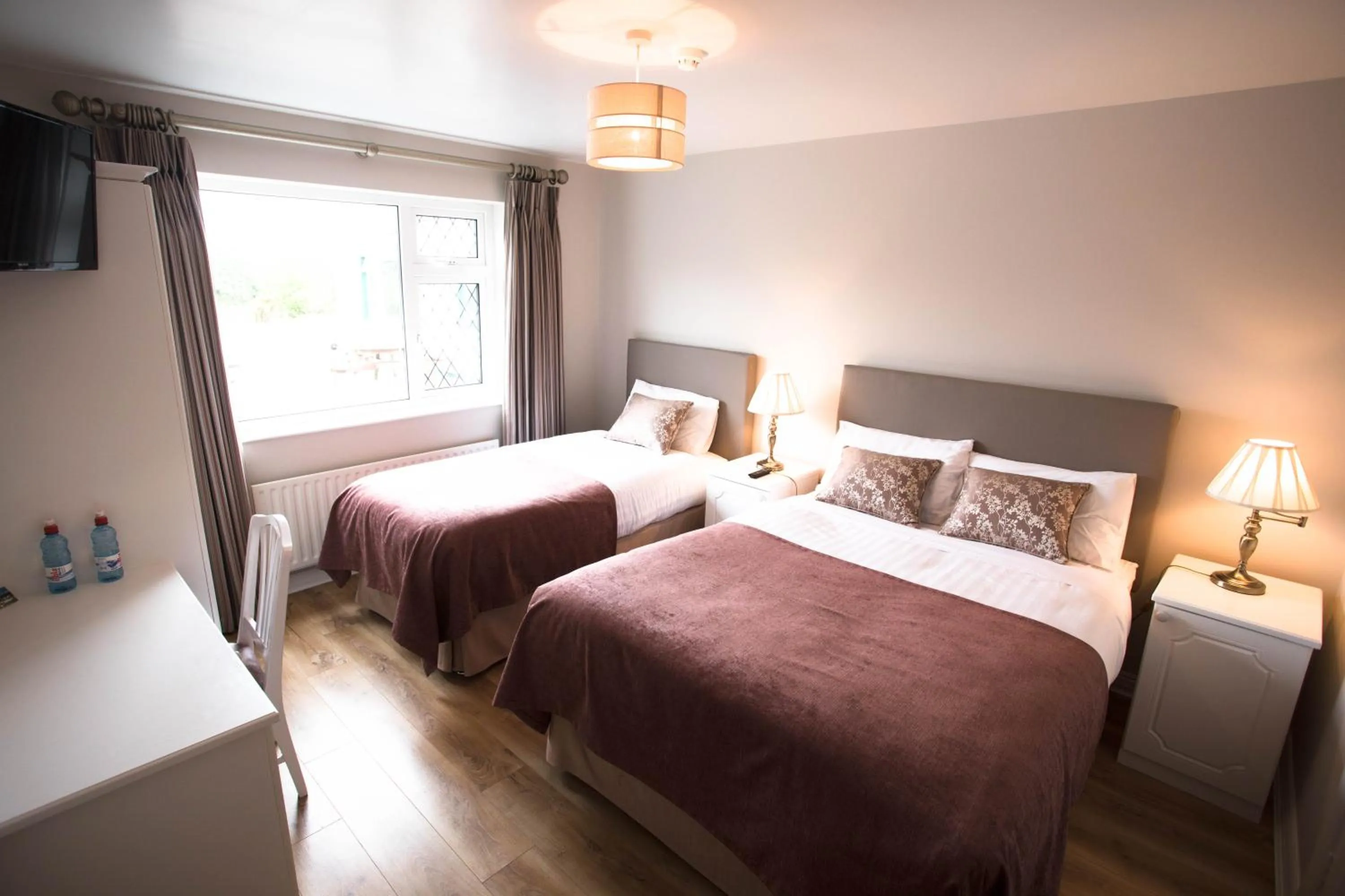 Bedroom, Bed in Island View House