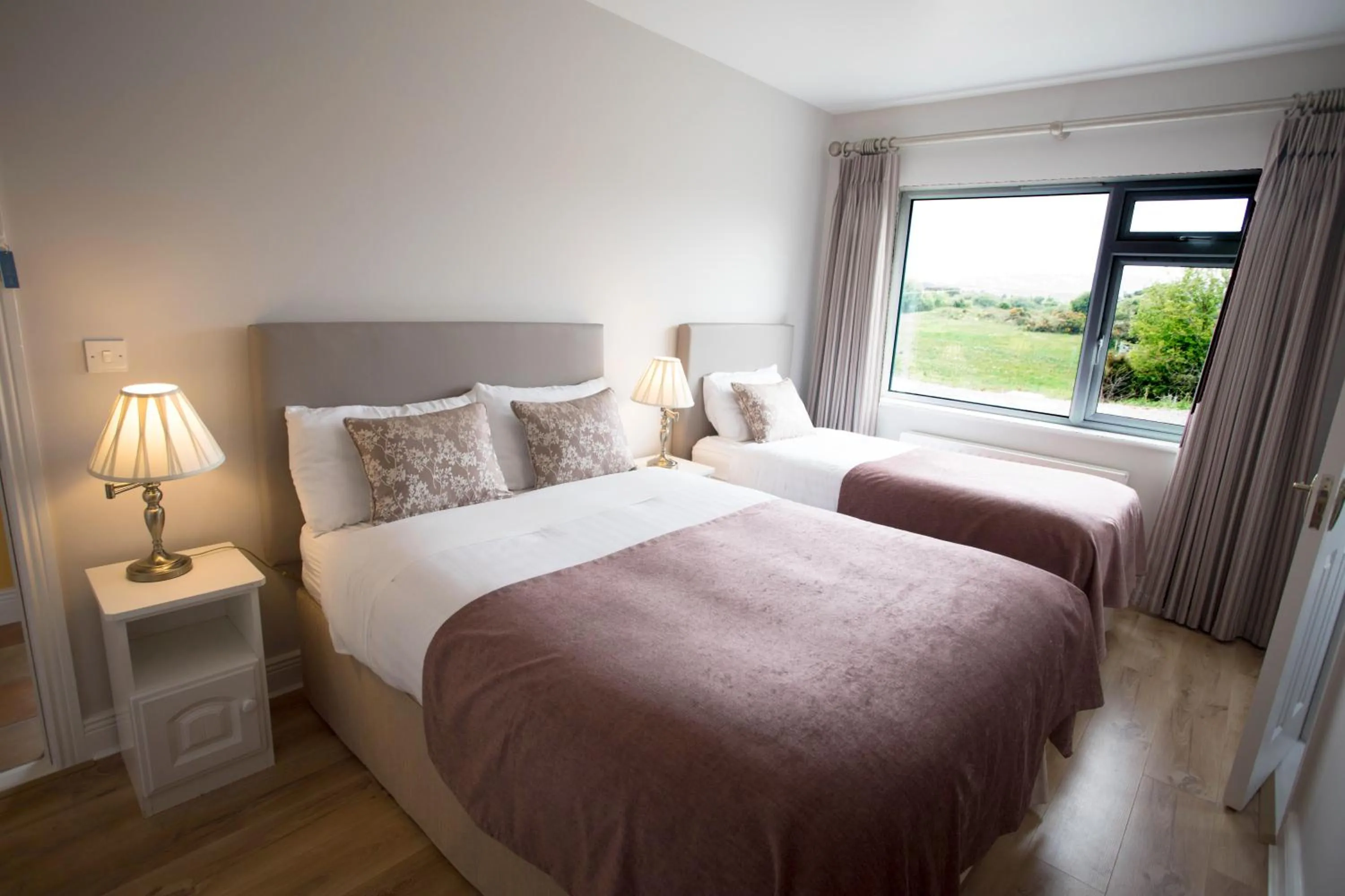 Bedroom, Bed in Island View House
