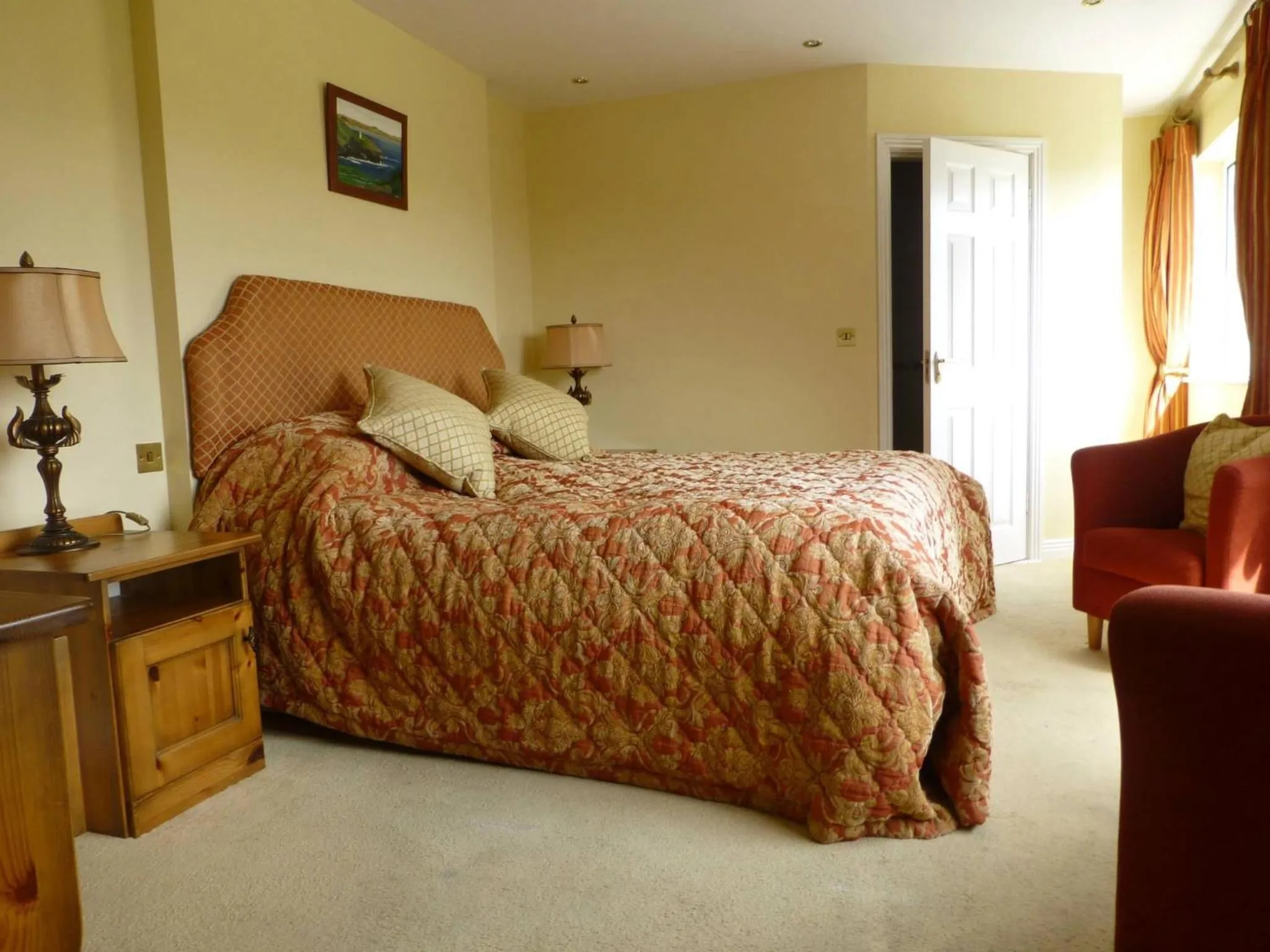 Photo of the whole room, Bed in Island View House