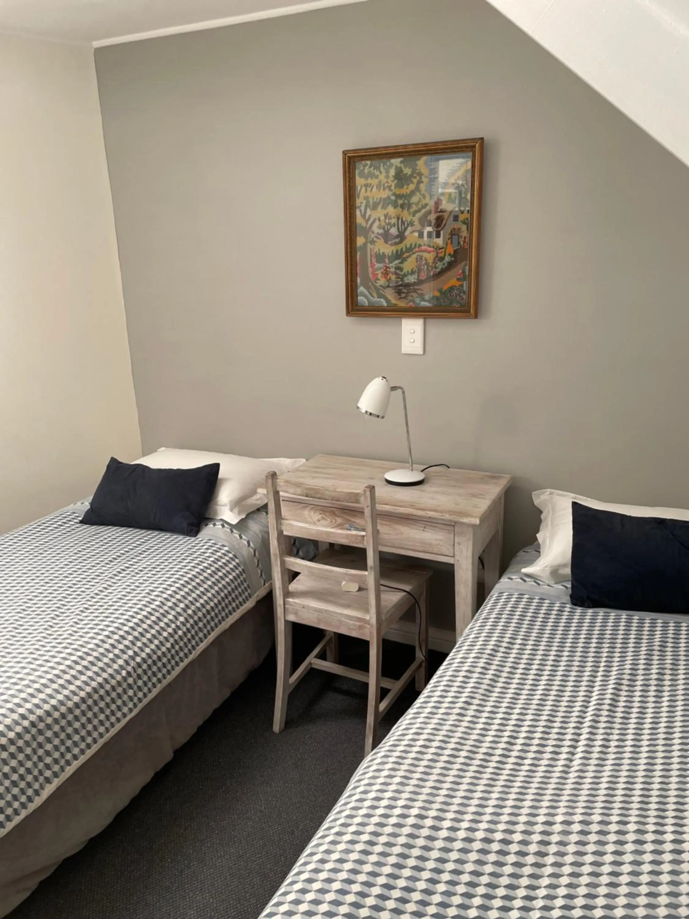 Bedroom, Bed in Beside Still Waters