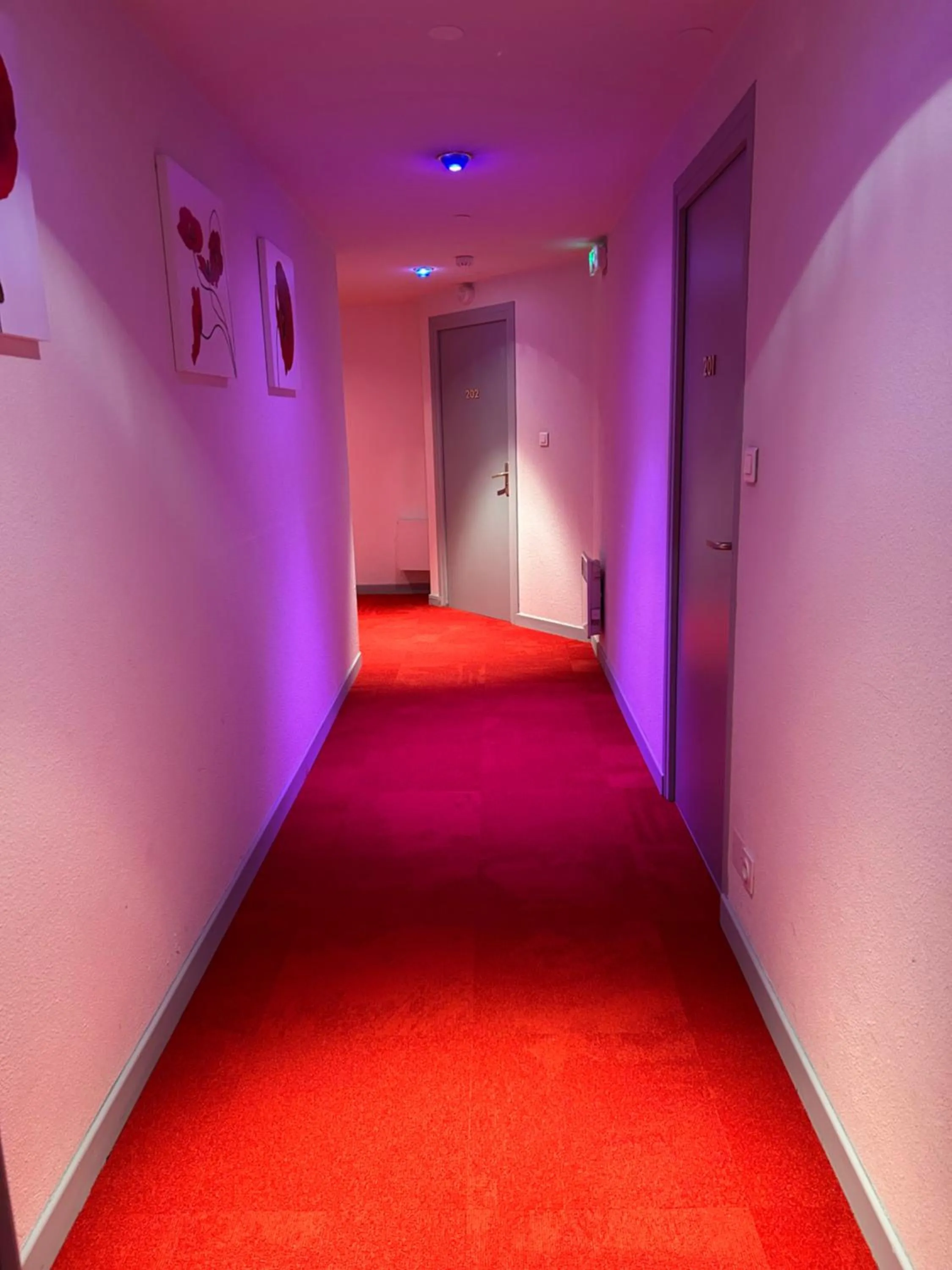 Property building in Hôtel Le Lacuzon