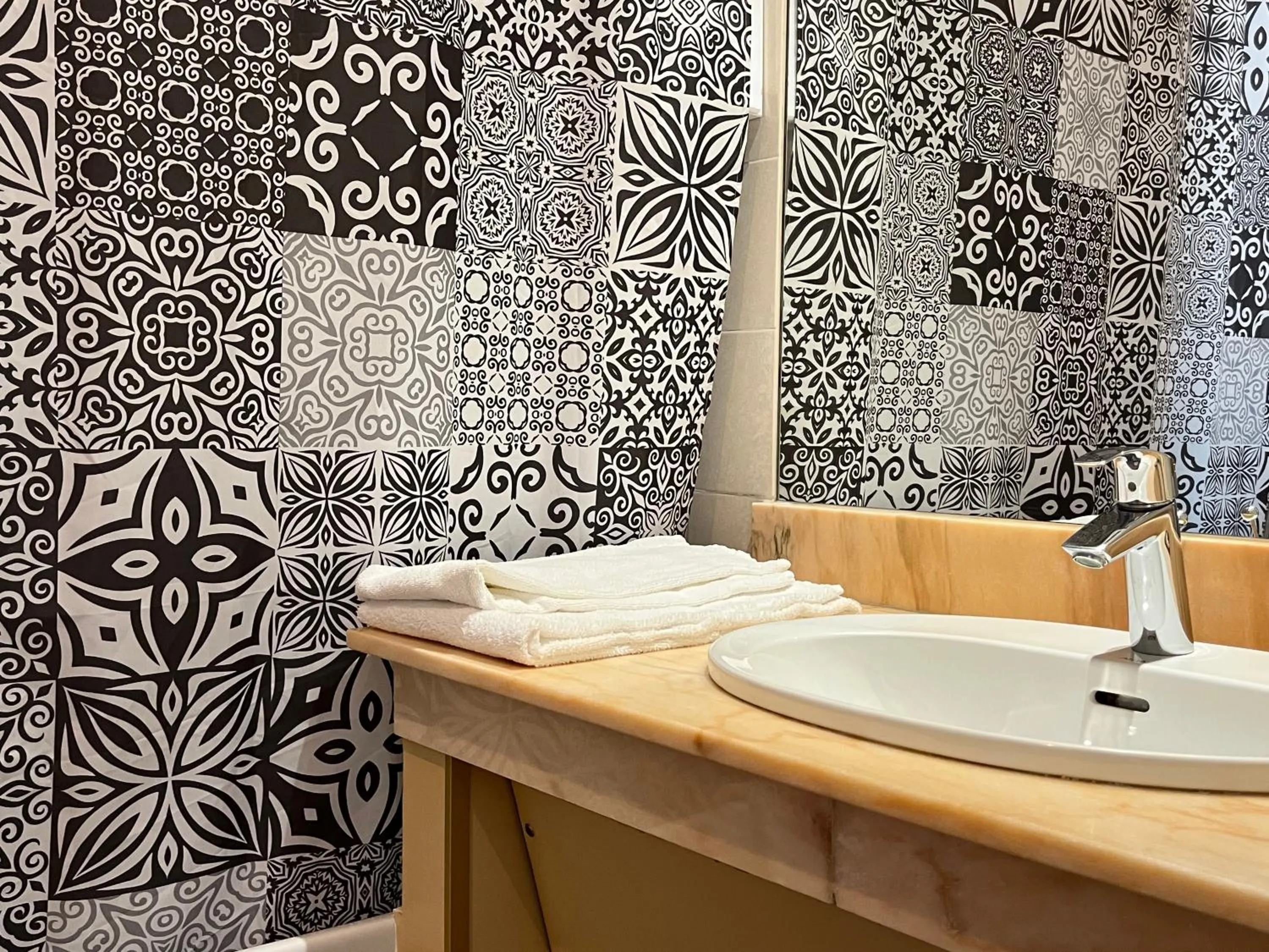 Bathroom in Hôtel Le Lacuzon