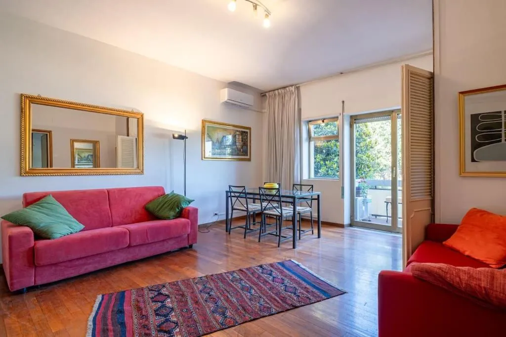 Plaza Cheery Suite