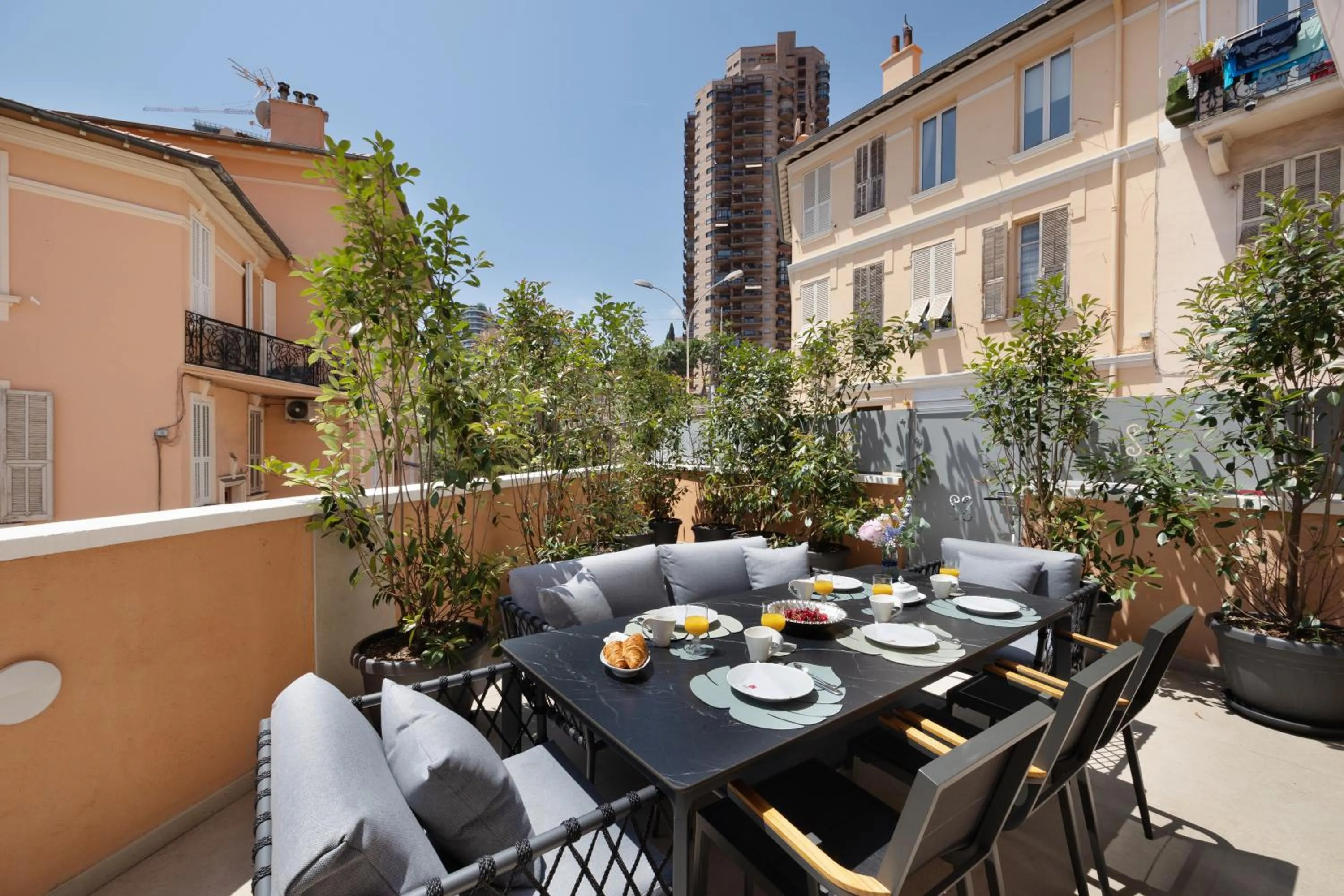 La Clubhouse, Monaco Country Club
