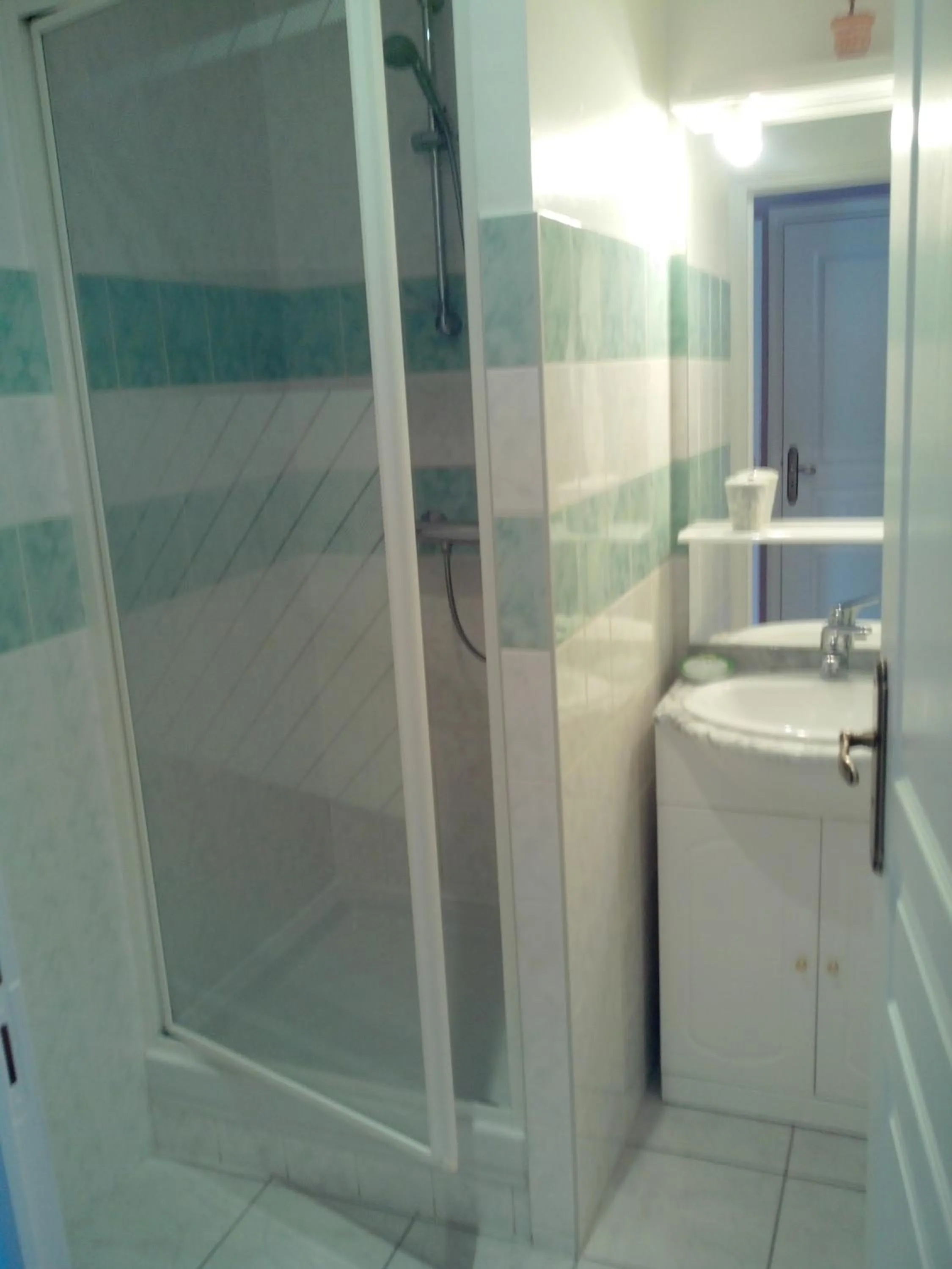 Shower in La Bourgade