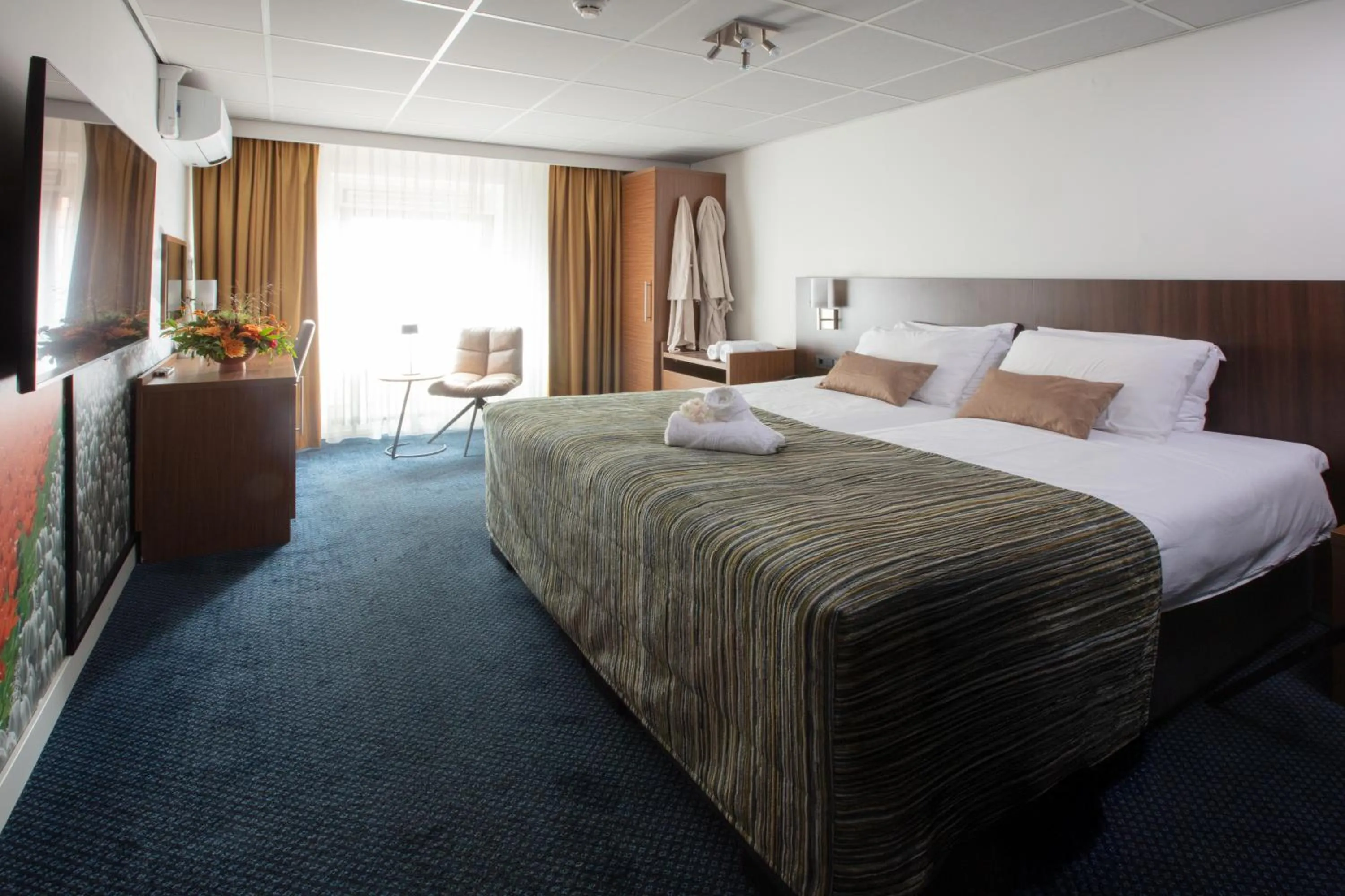 Photo of the whole room, Bed in Hampshire Hotel Petit Nord