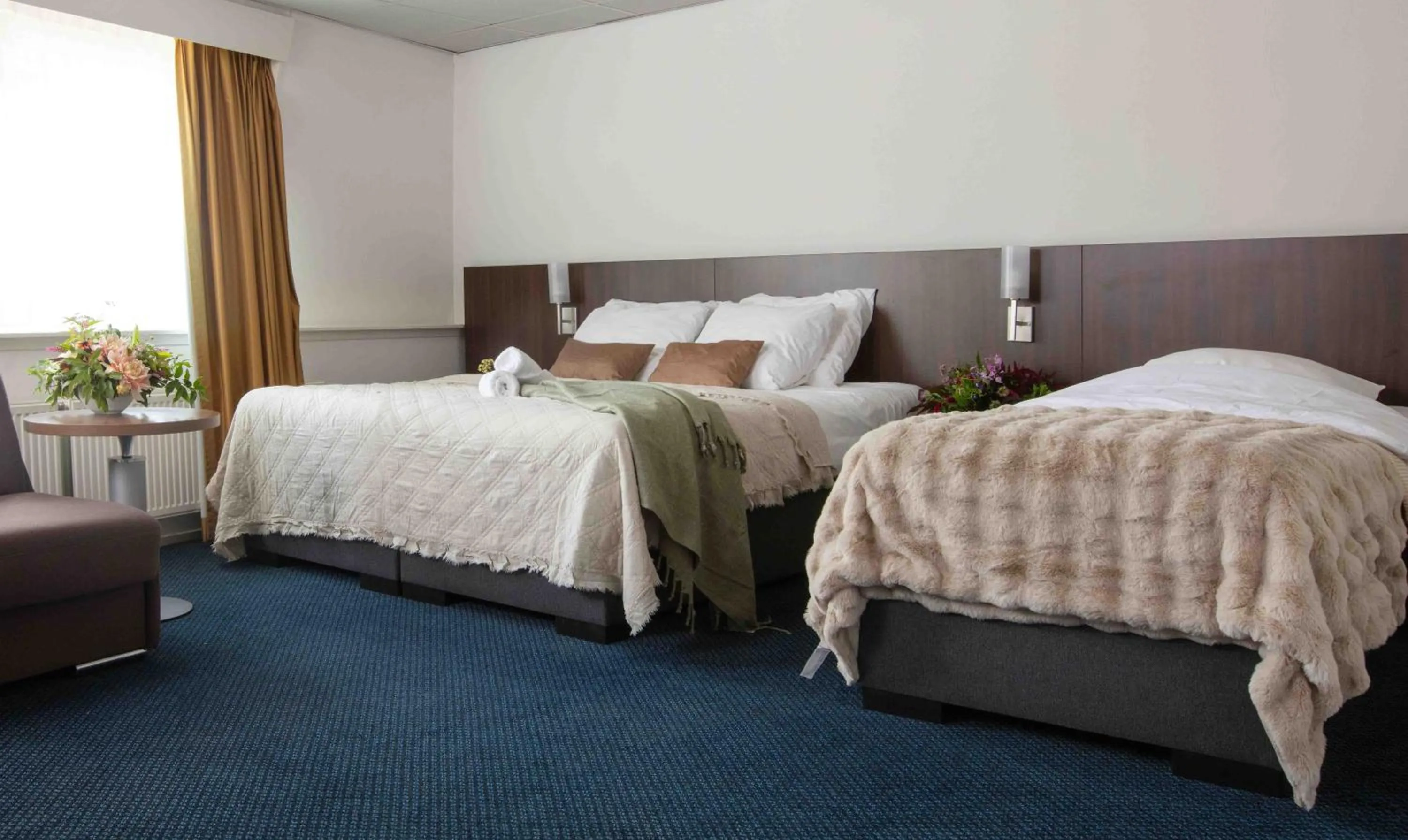 Property building, Bed in Hampshire Hotel Petit Nord