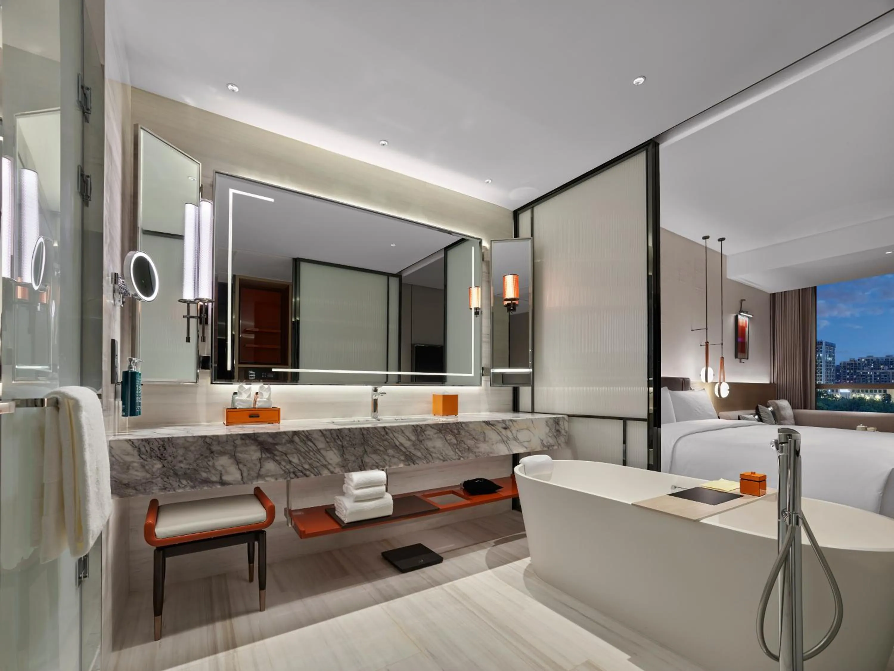 Bath in DoubleTree By Hilton Cangnan