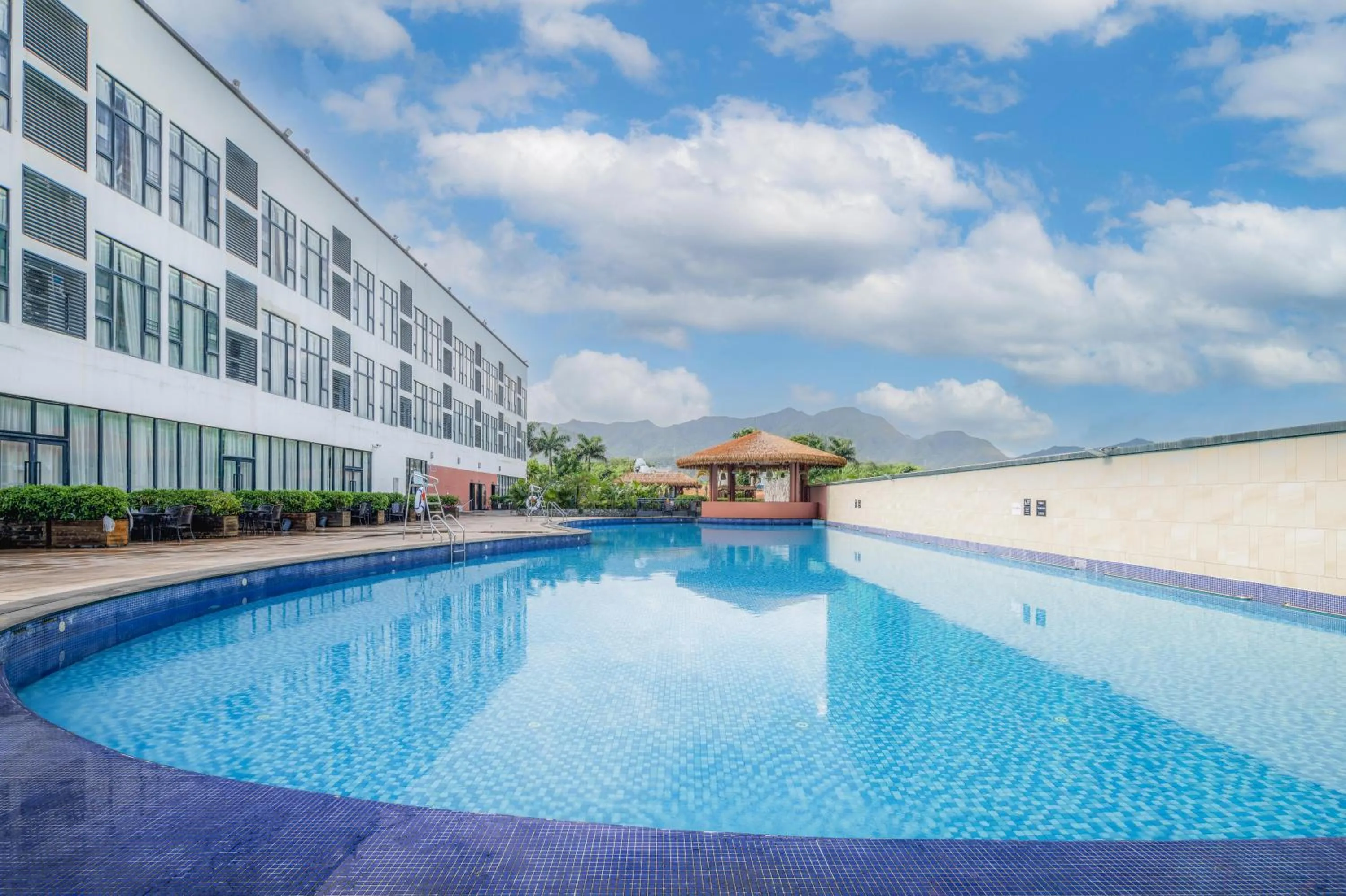 Swimming pool in Atour X Hotel Shenzhen Dapeng Jiaochangwei