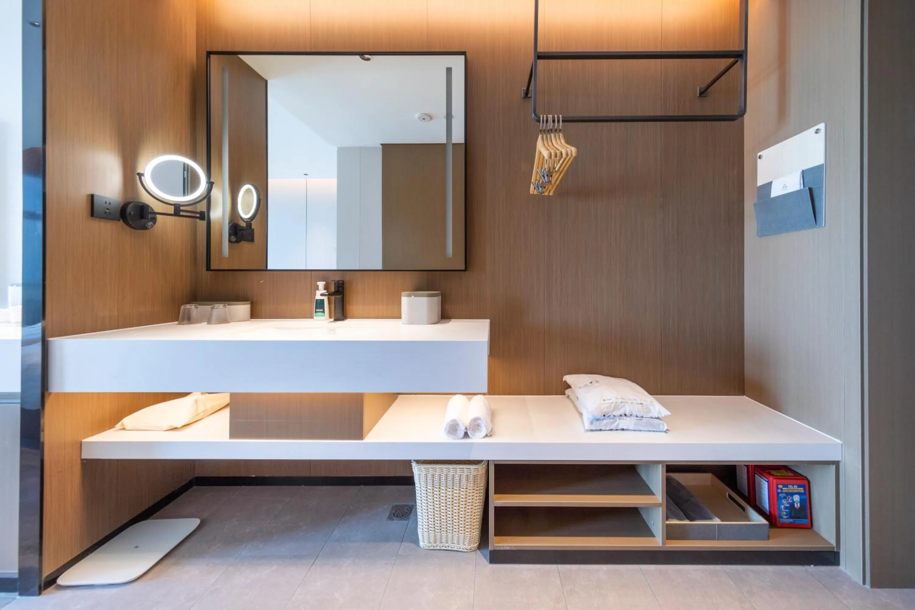 Atour Hotel Haikou Binhai Avenue Xixiu Beach