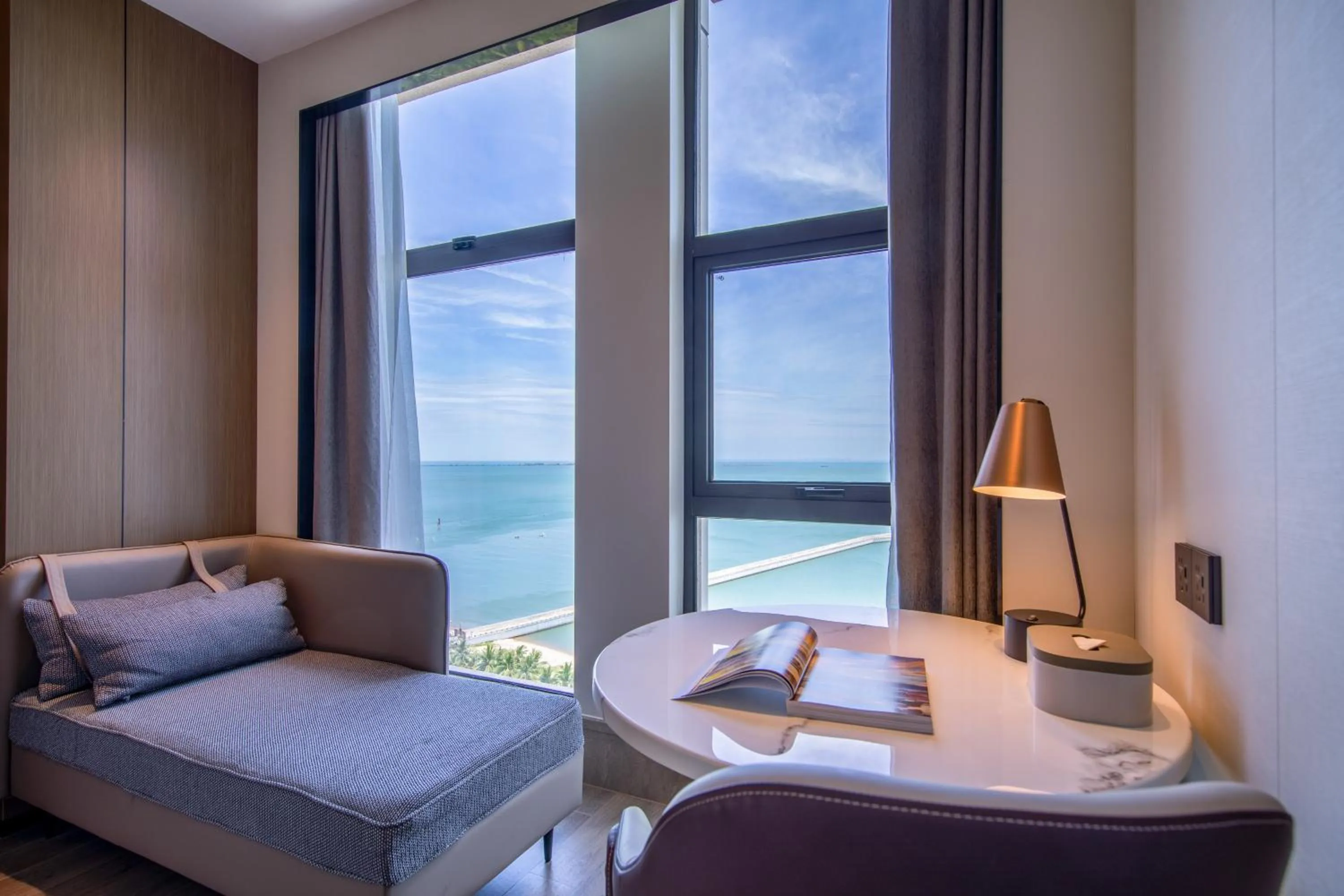 Atour Hotel Haikou Binhai Avenue Xixiu Beach