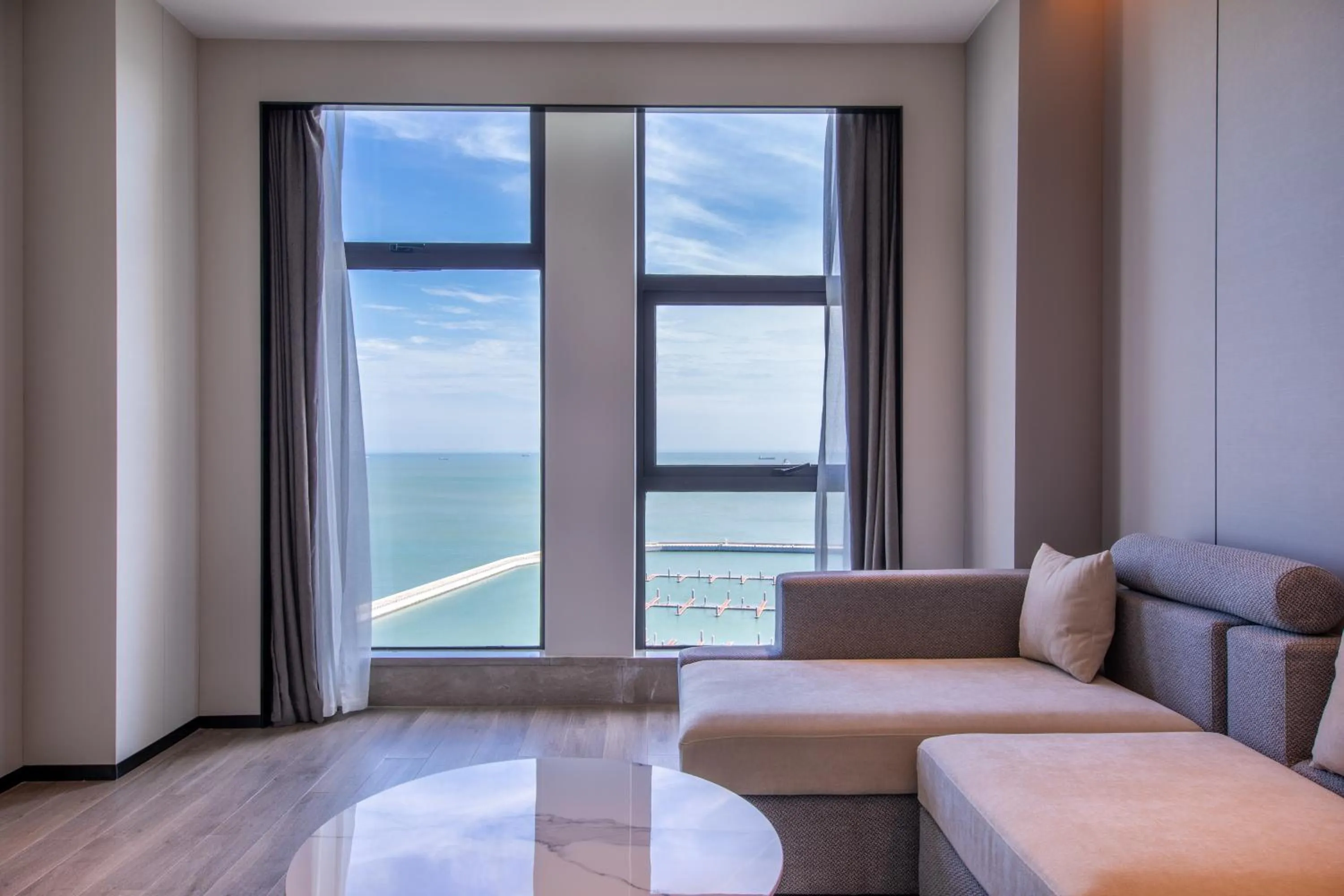 Atour Hotel Haikou Binhai Avenue Xixiu Beach