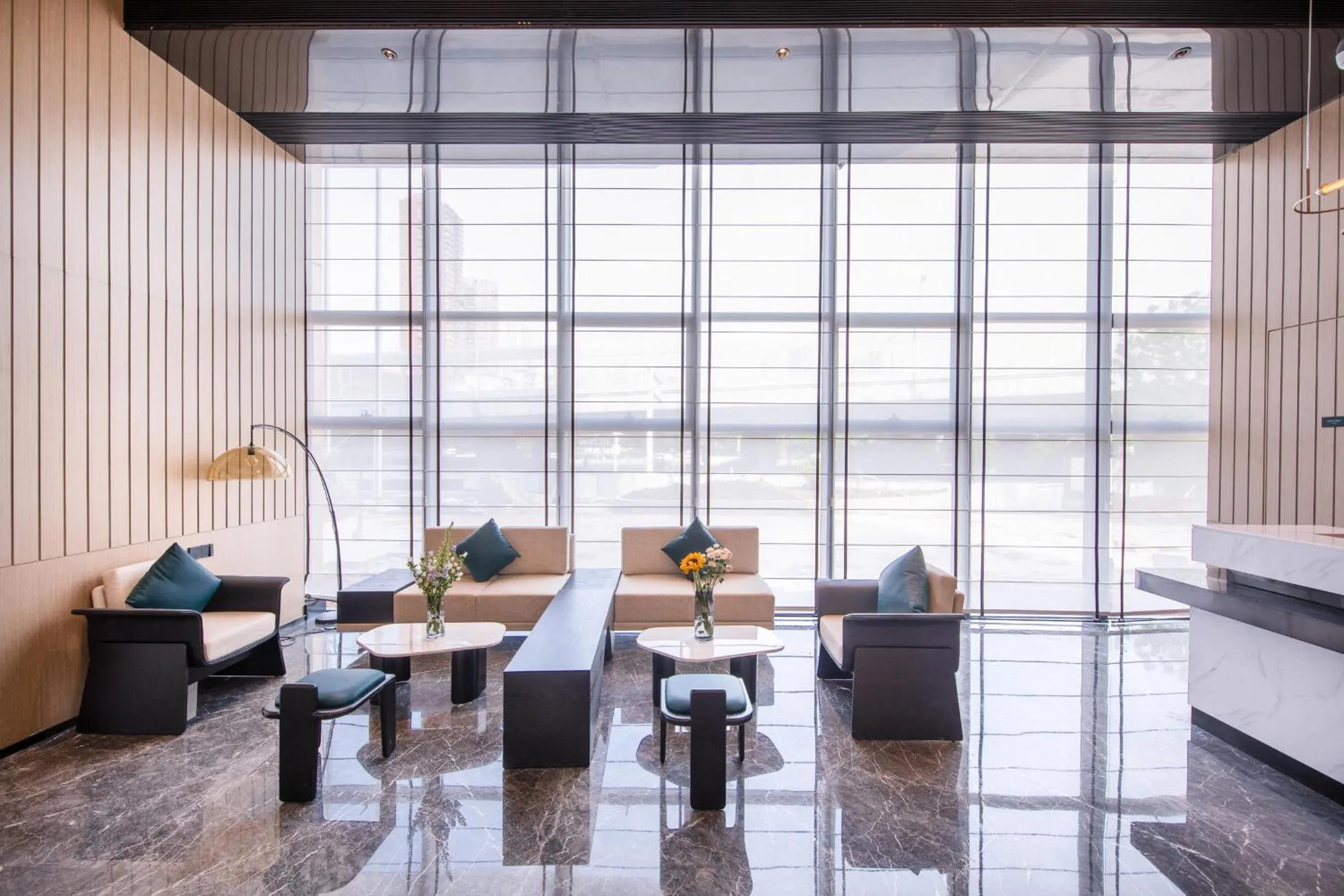 Seating area in Atour Hotel Wuhan University of Technology Jiedaokou