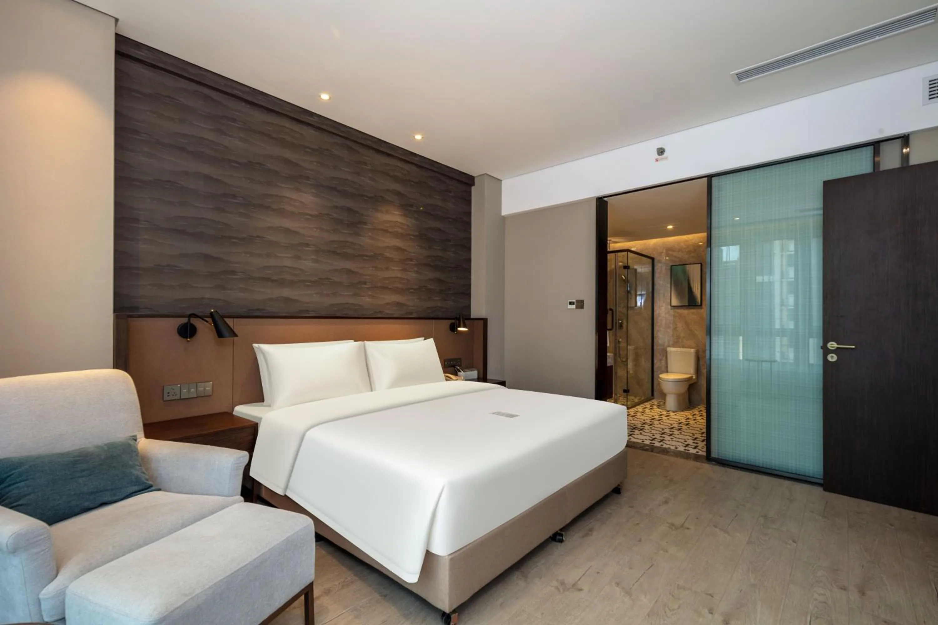 Photo of the whole room, Bed in Atour X Hotel Suzhou Xiangcheng Vigorous Island Subway Station