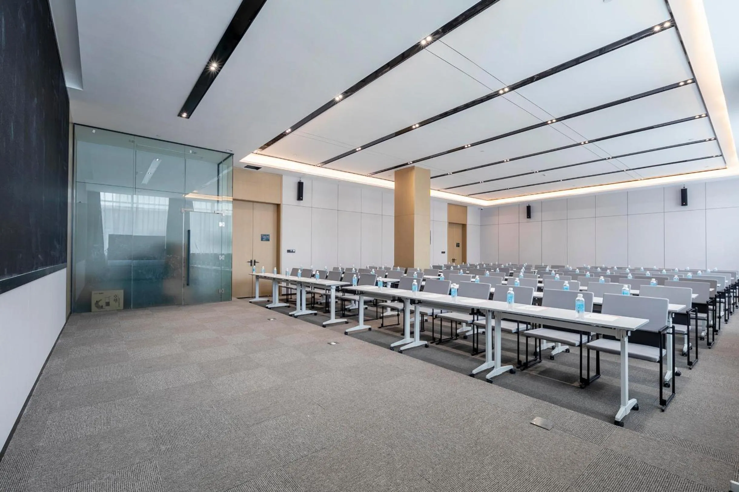 Atour Hotel Huaihua High-Speed South Railway Station