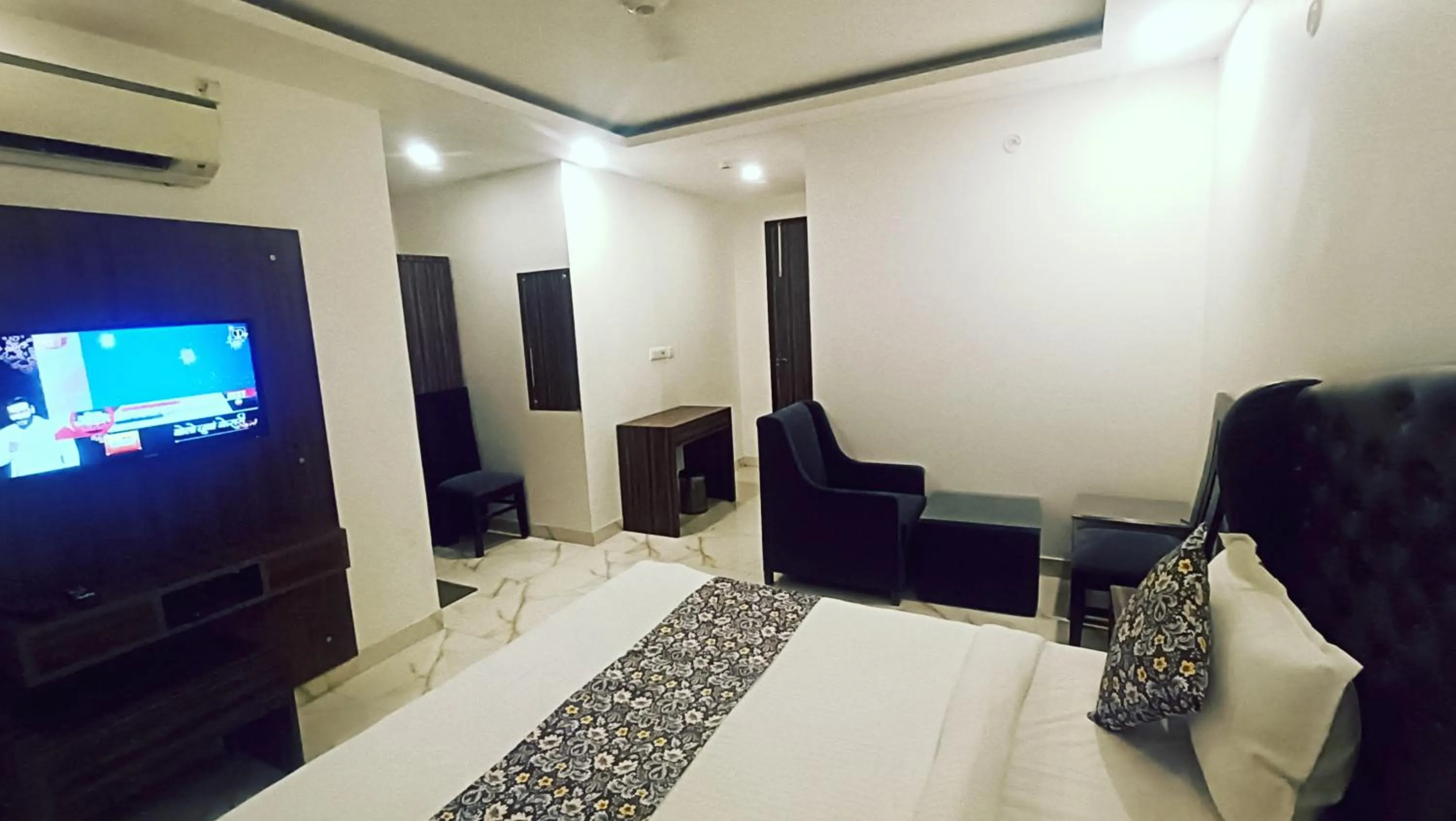 Property building, Bed in Mayda Residency By Mayda Hospitality Pvt. Ltd.