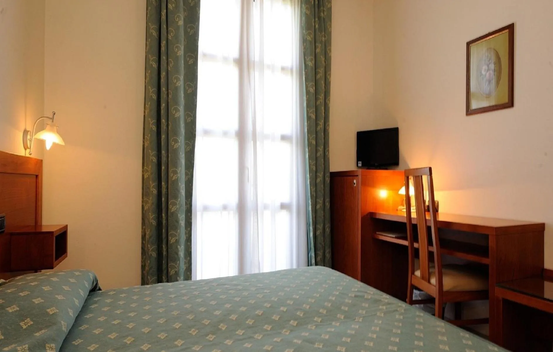 Bed in Hotel Fondovalle