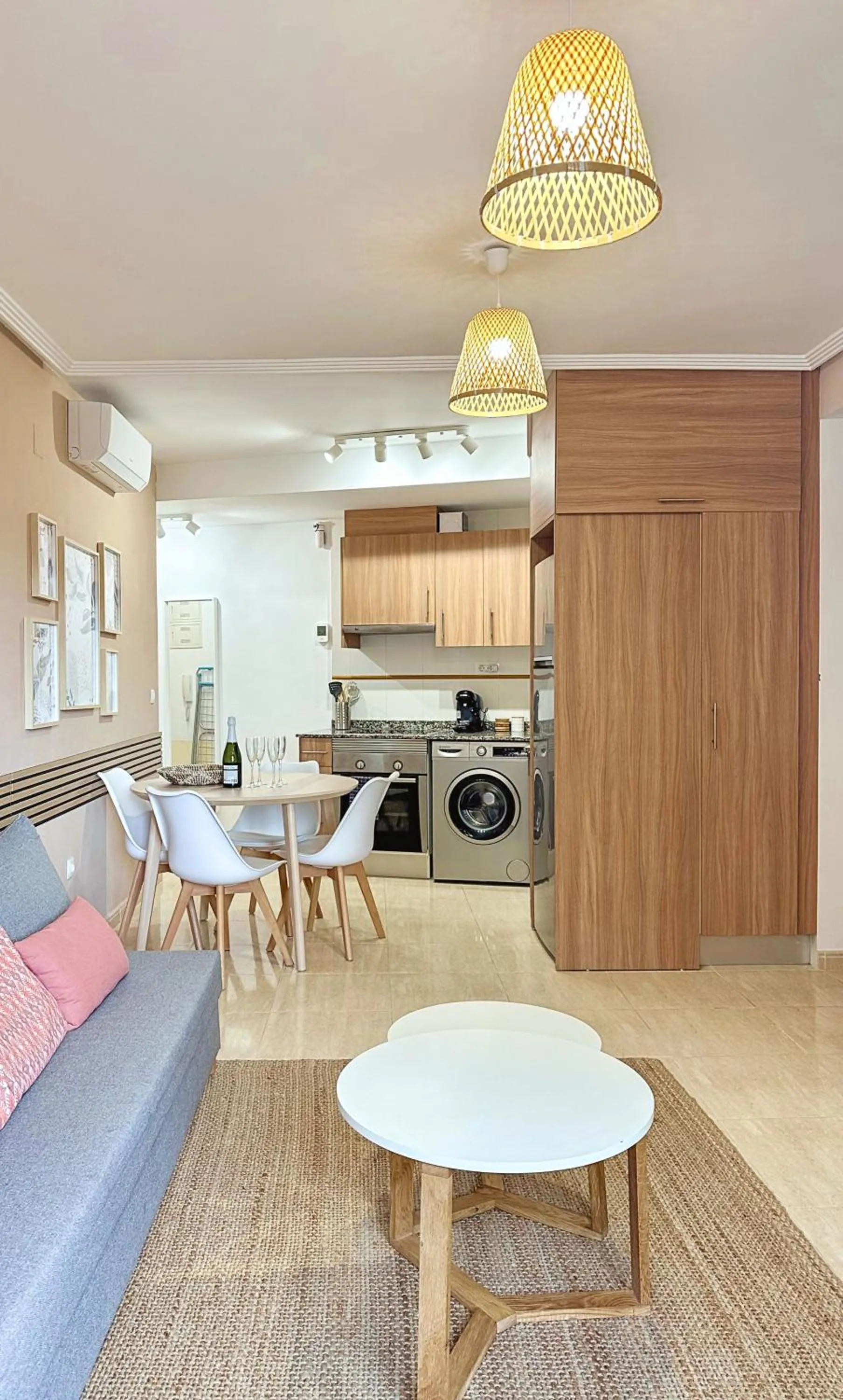 Kitchen or kitchenette in Moderne, lumineux, balcon, piscine, parking