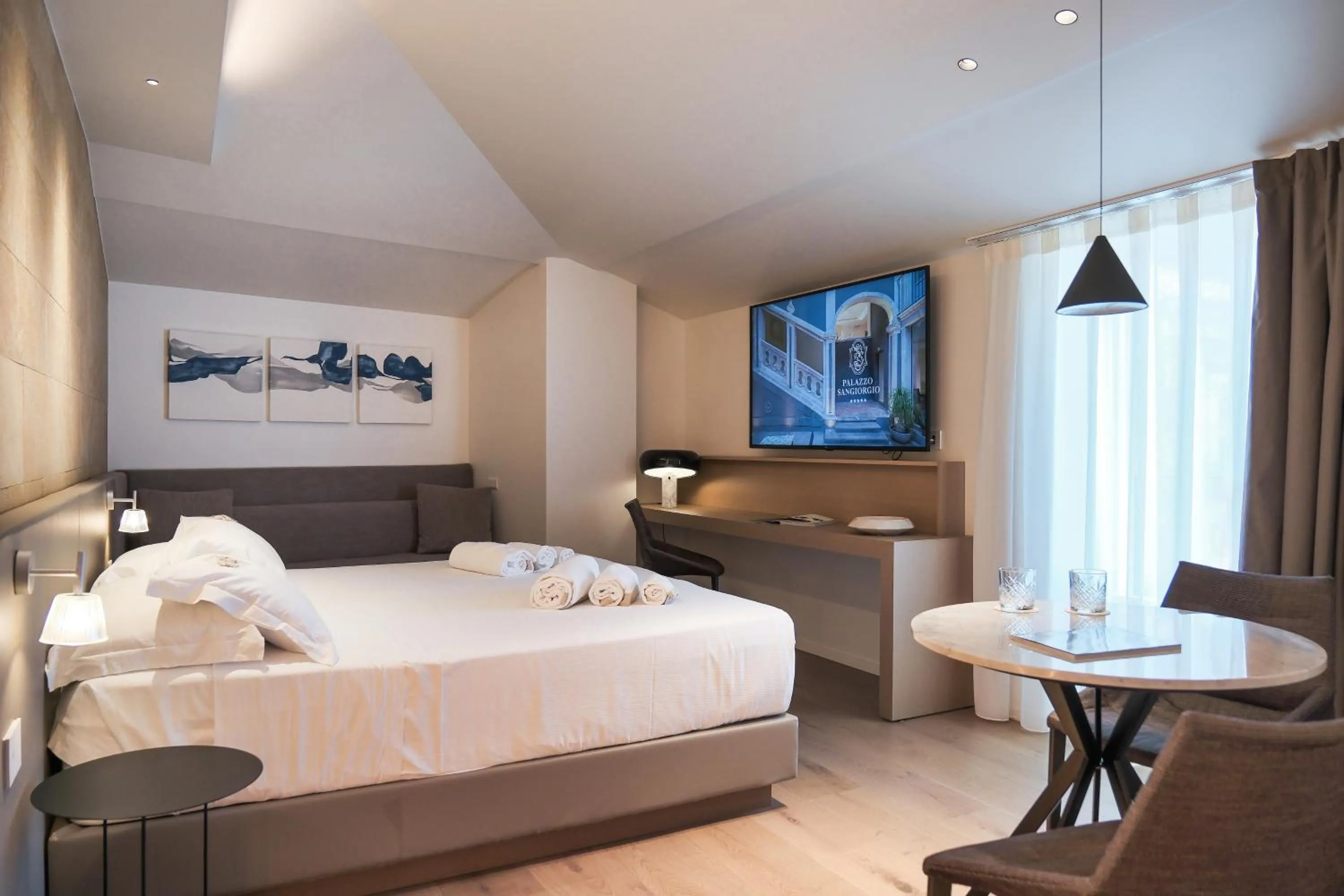 Photo of the whole room, Bed in Palazzo Sangiorgio