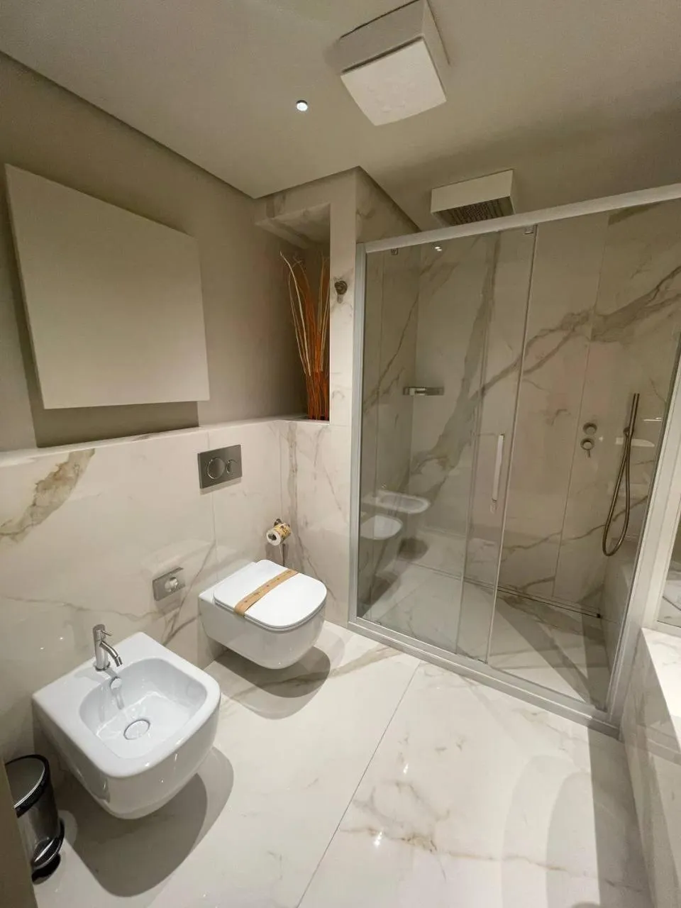 Shower in Palazzo Sangiorgio