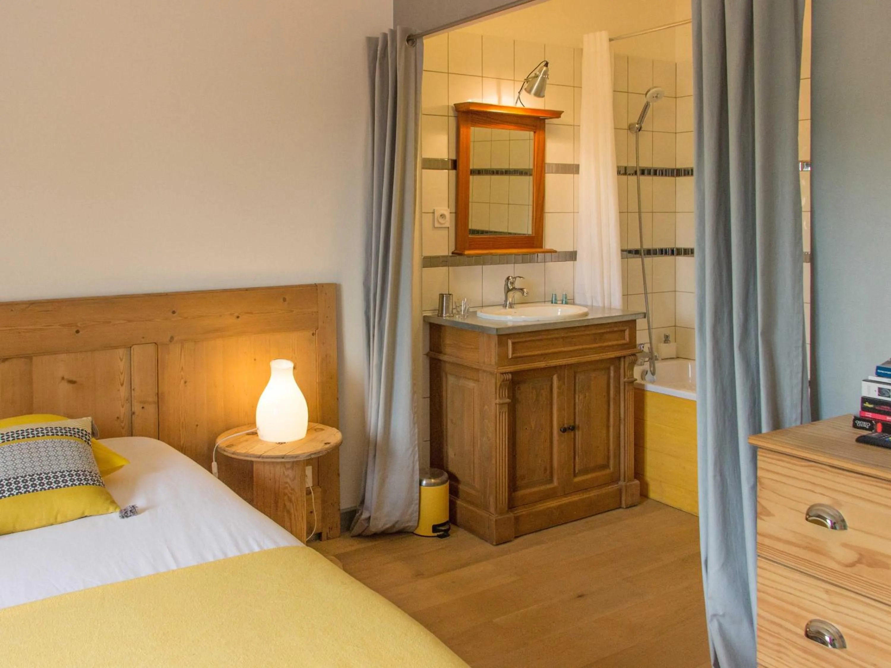 Bedroom, Bed in Laiterie de Tocqueville B&B