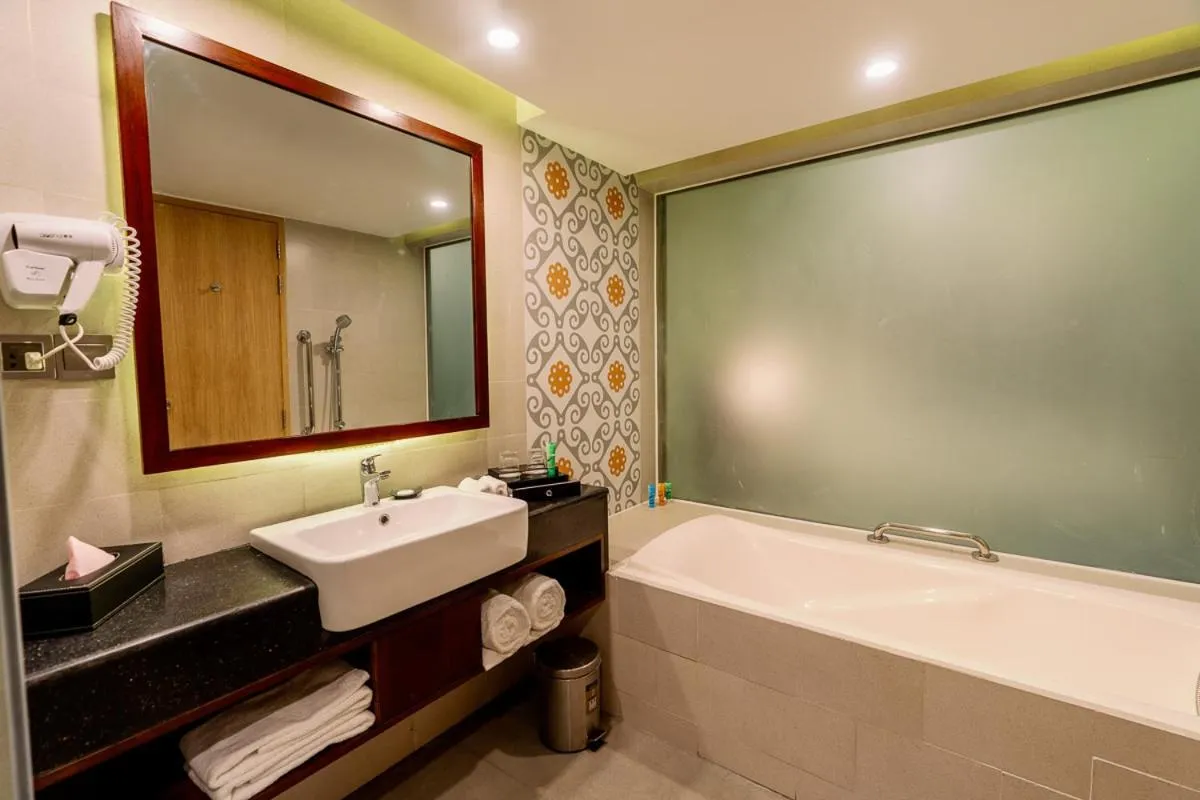 Bath in Best Western Heritage