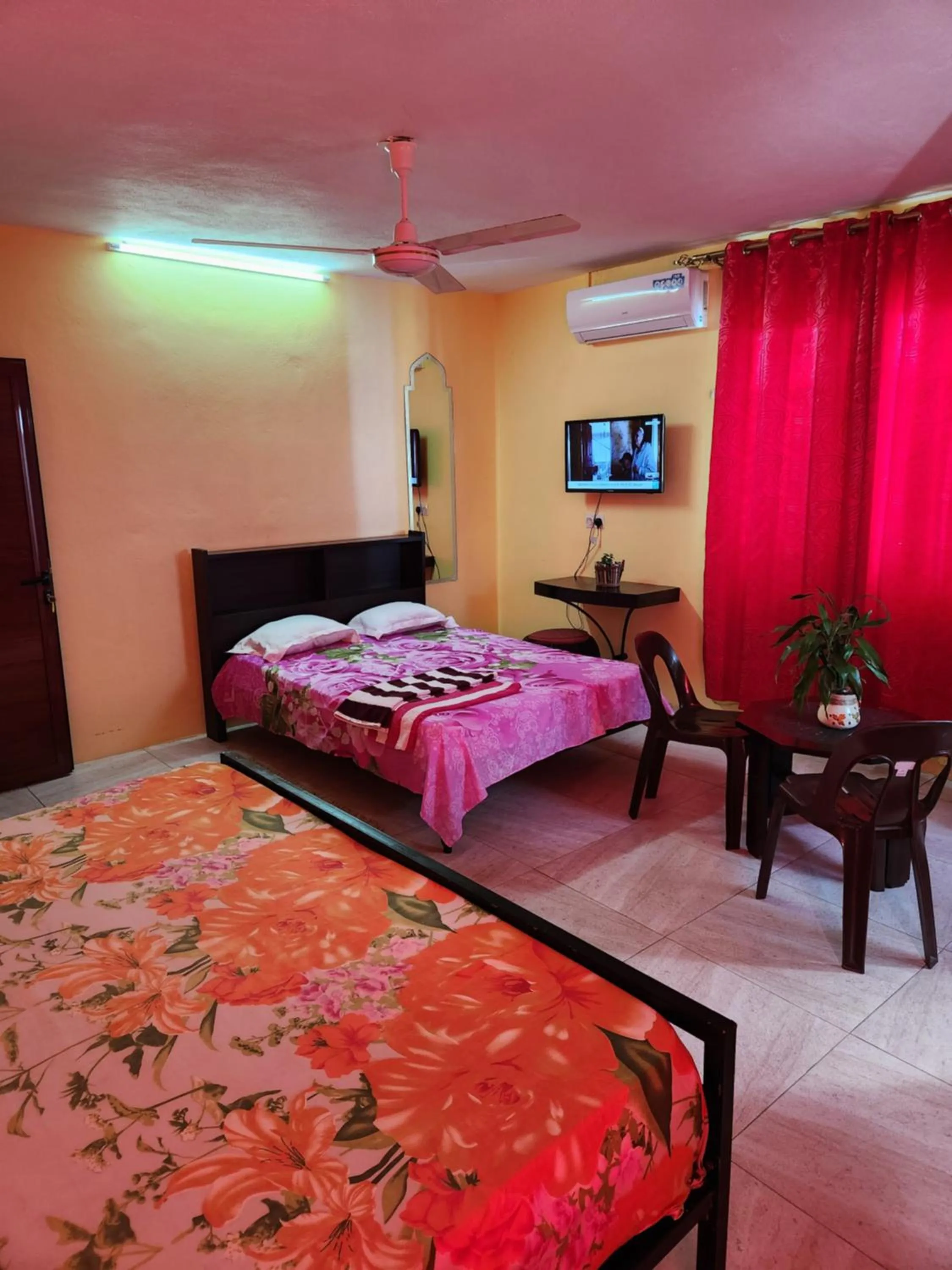 Family, Bed in Bob Apartments