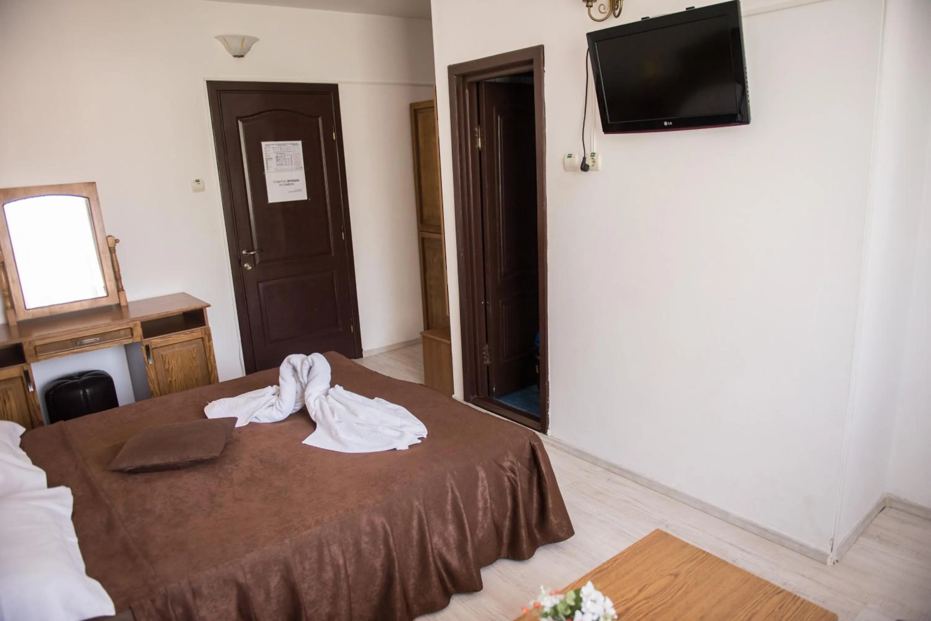 Photo of the whole room, Bed in Hotel Dynes