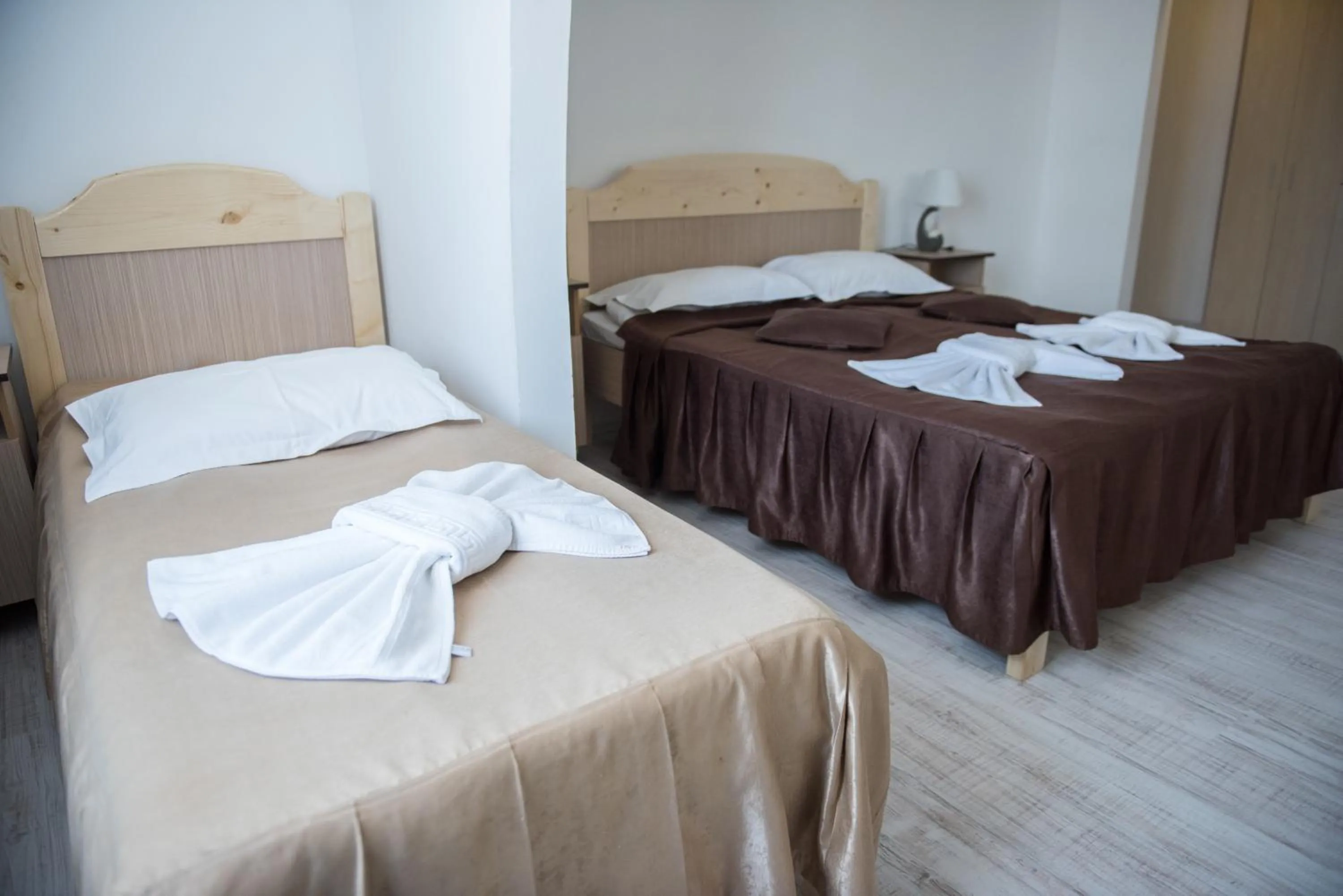 young children, Bed in Hotel Dynes