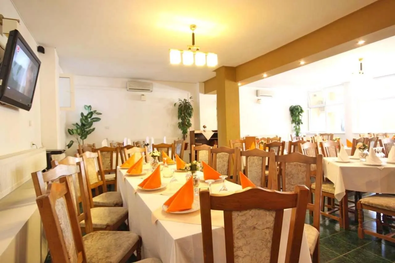 Restaurant/places to eat in Hotel Dynes
