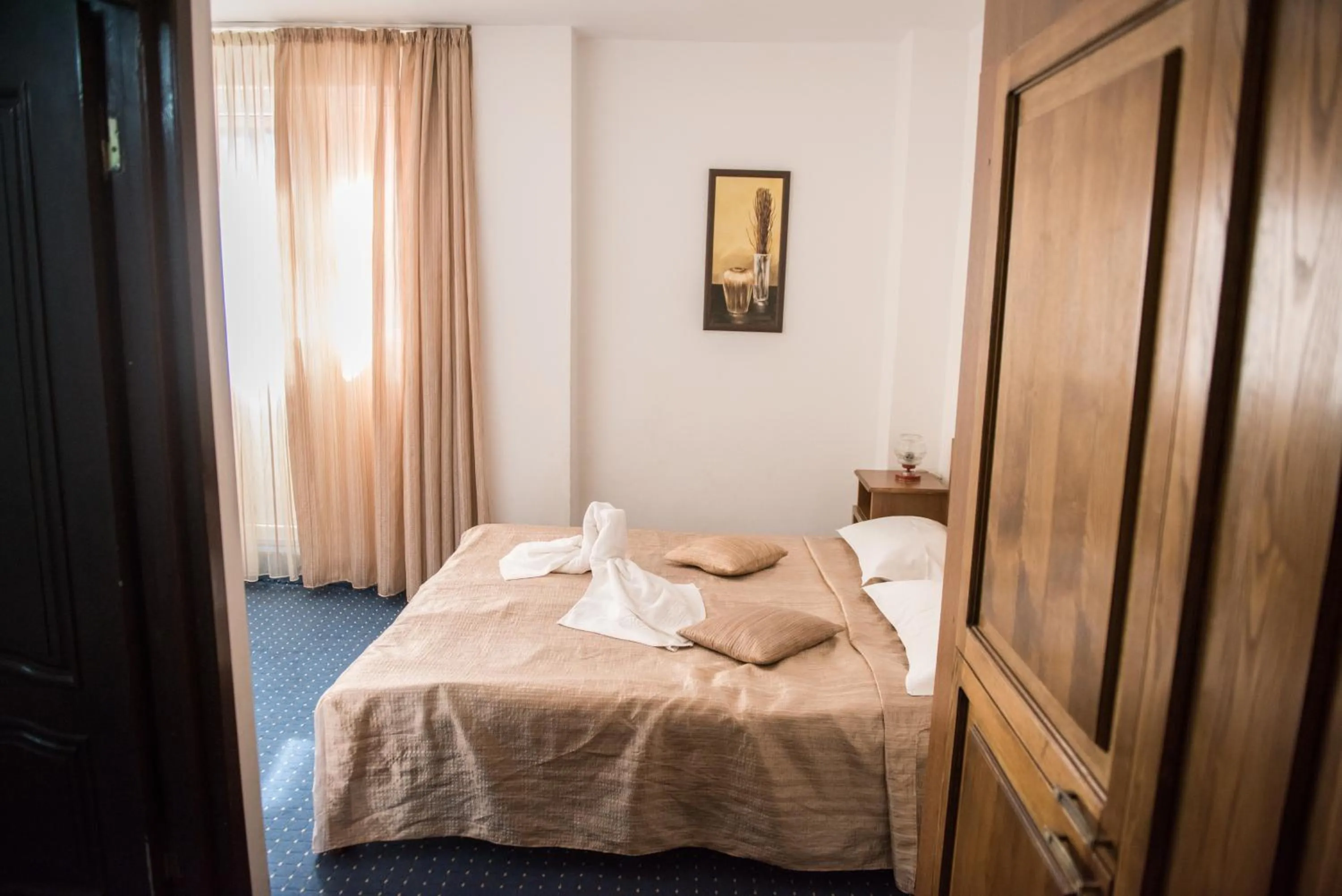 Photo of the whole room, Bed in Hotel Dynes