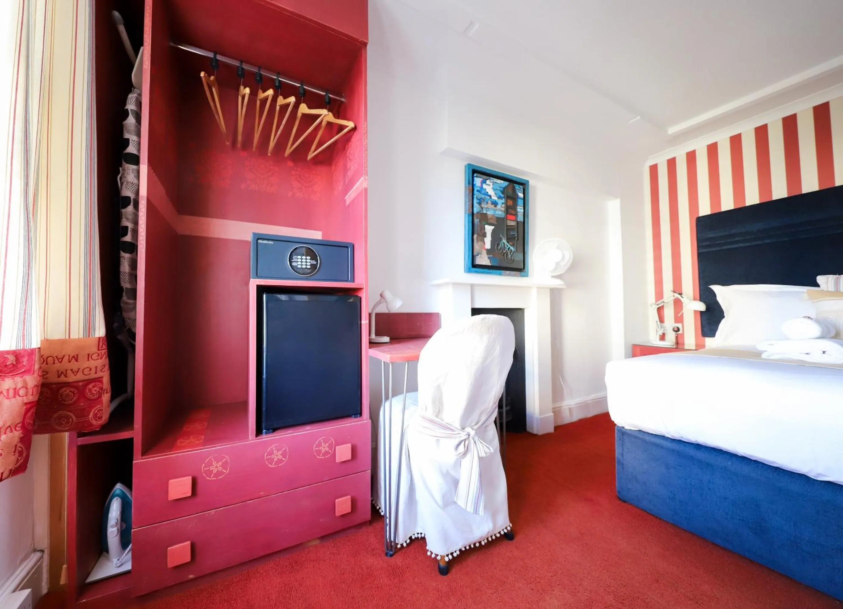 wardrobe, Bed in INNit Cavalaire