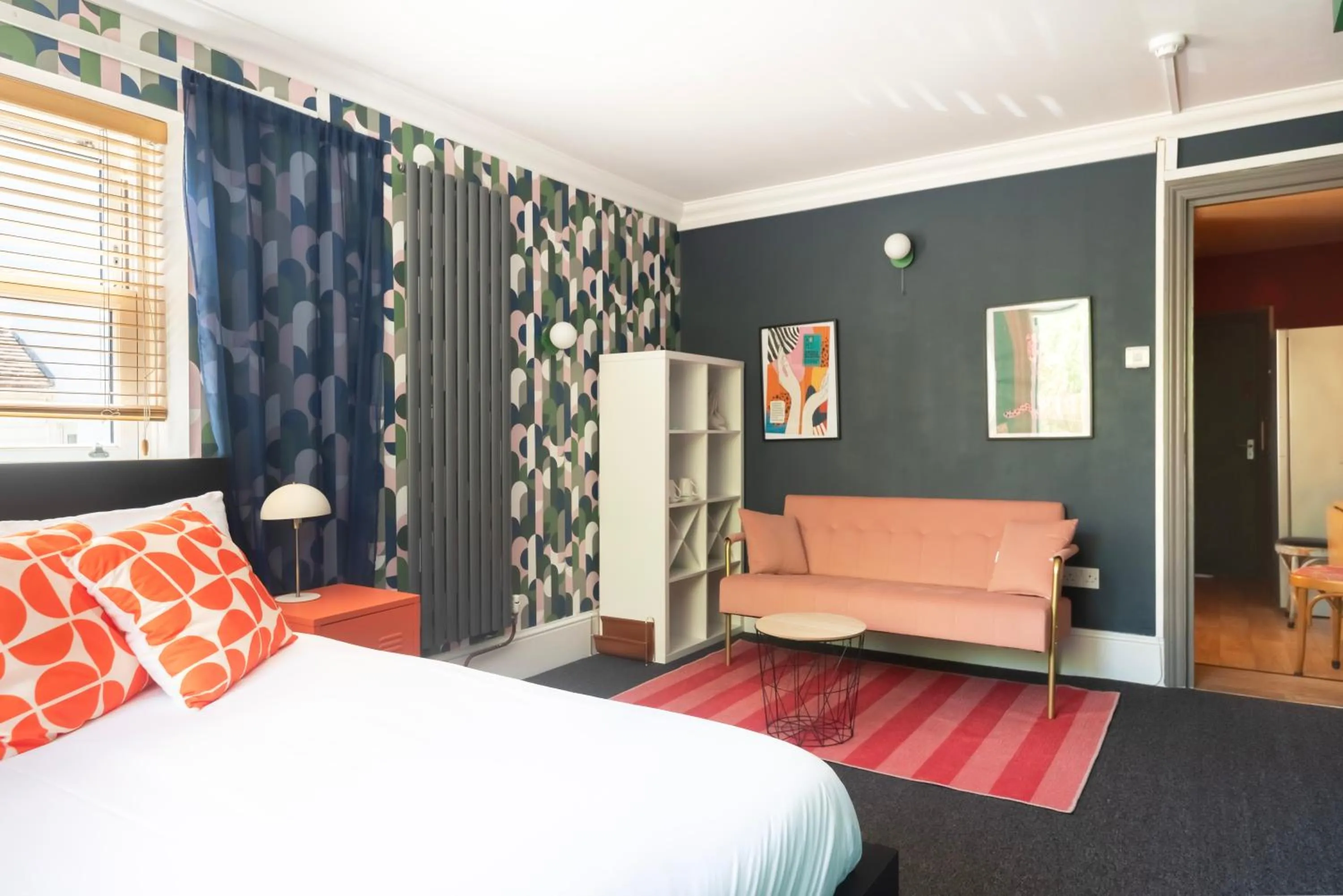 Photo of the whole room, Bed in INNit Cavalaire