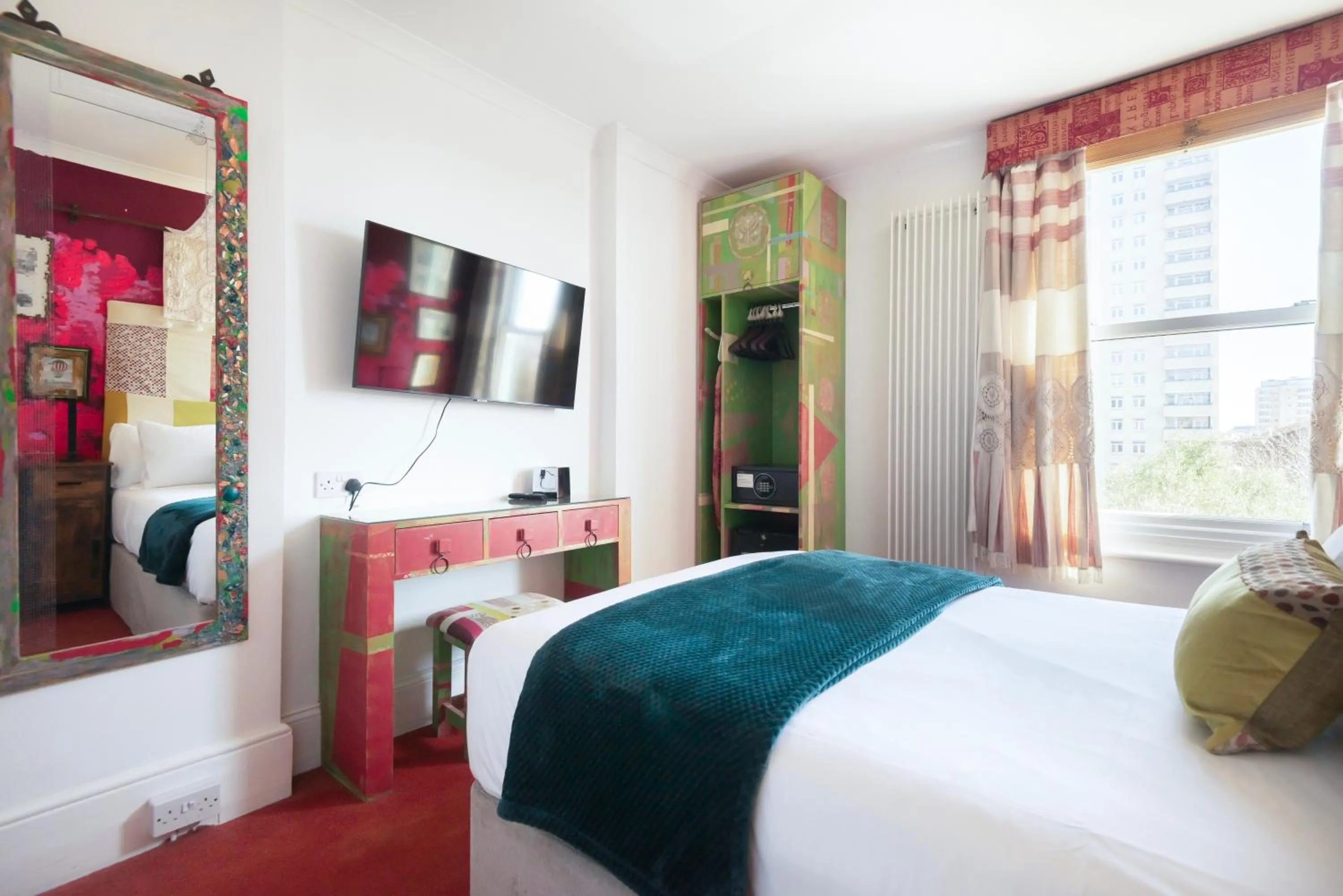 TV and multimedia, Bed in INNit Cavalaire