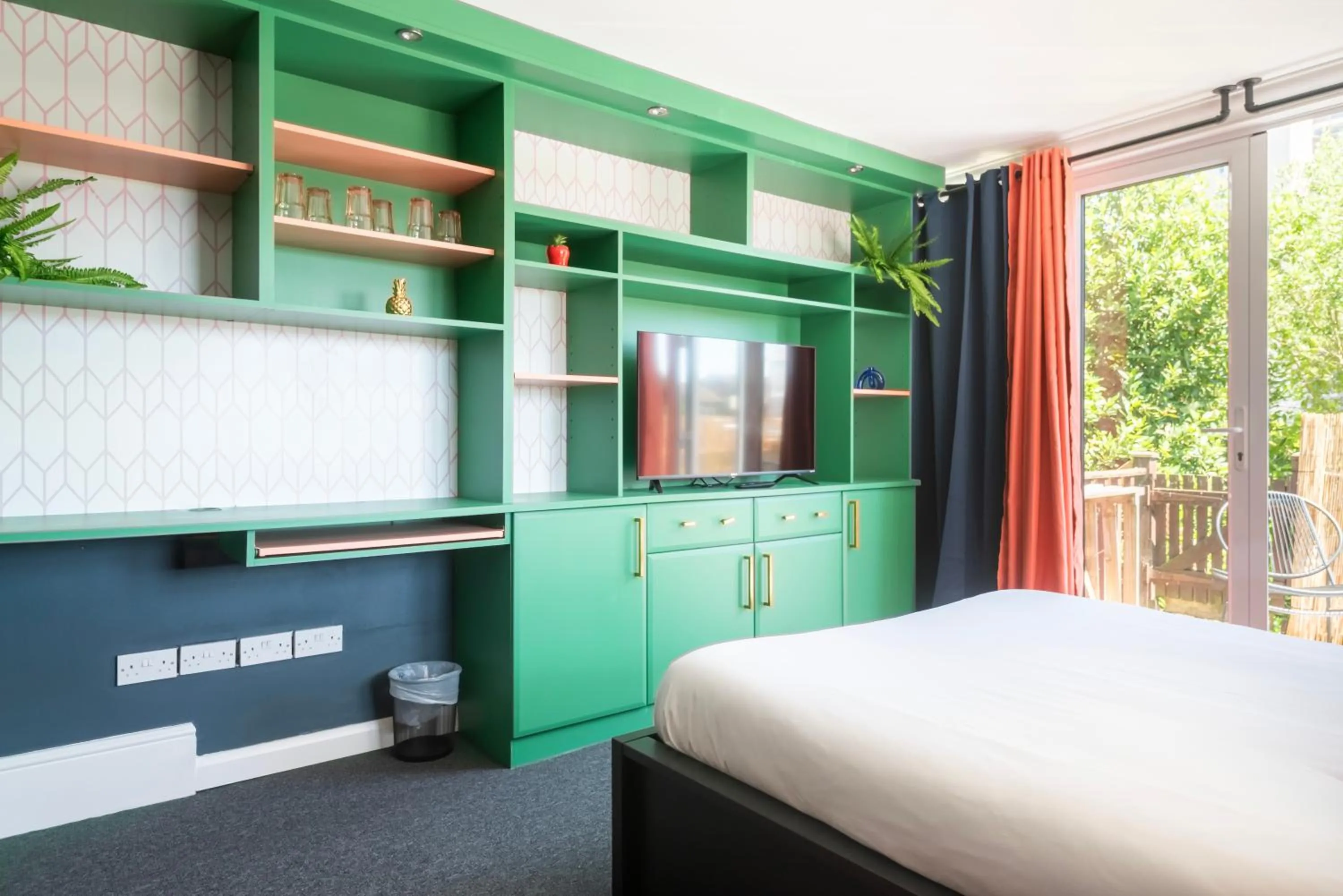 TV and multimedia, Bed in INNit Cavalaire