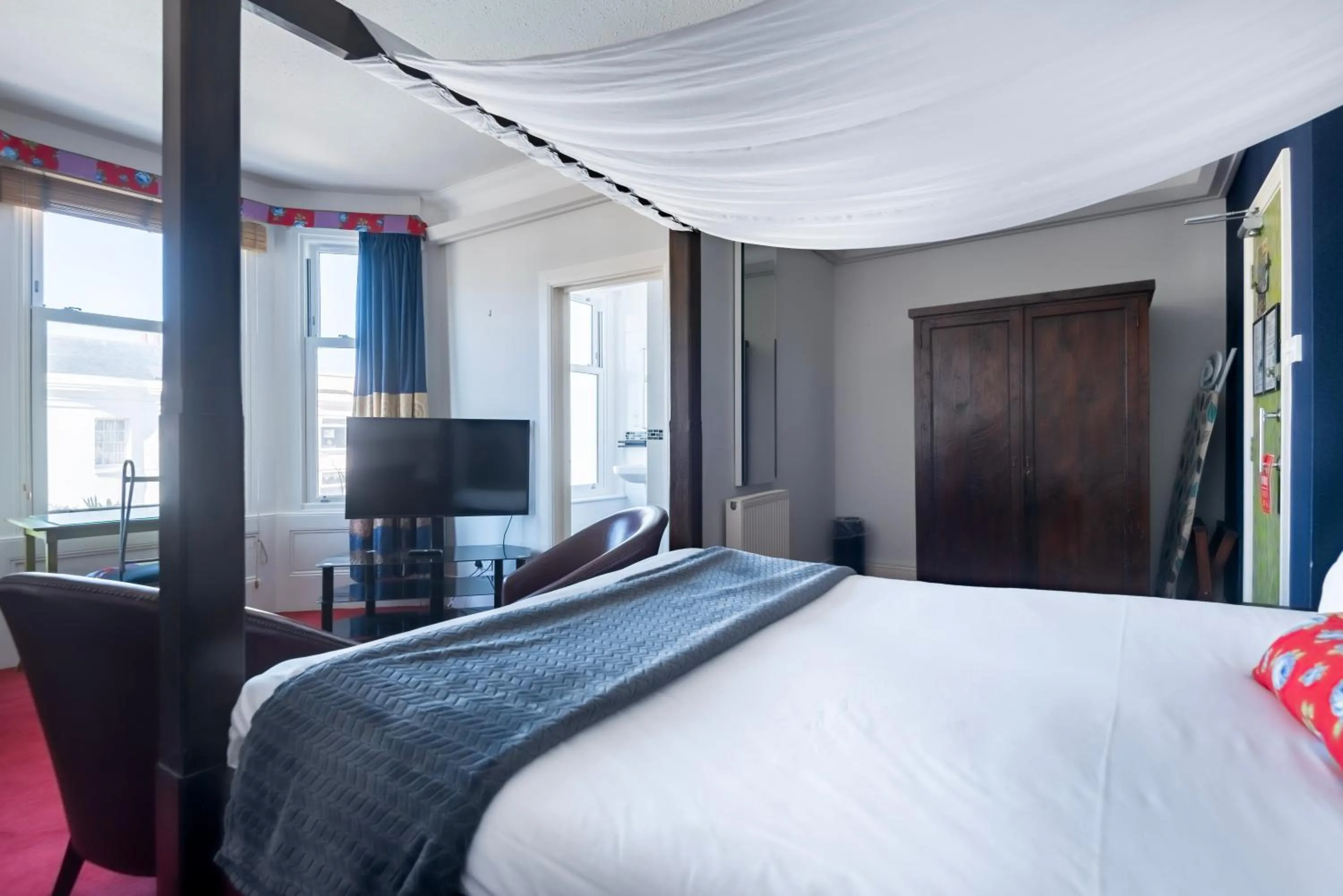 TV and multimedia, Bed in INNit Cavalaire